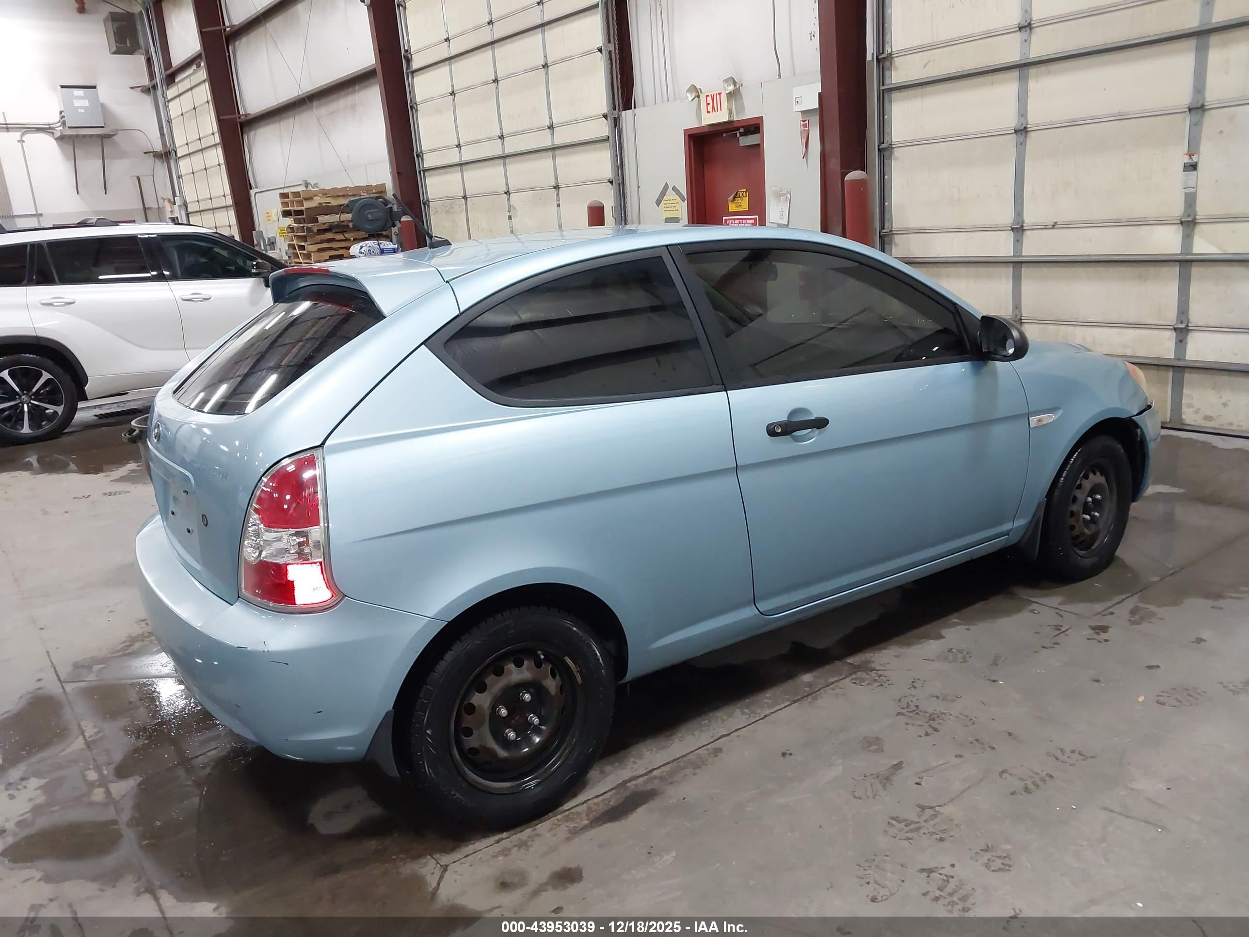 HYUNDAI ACCENT image 4