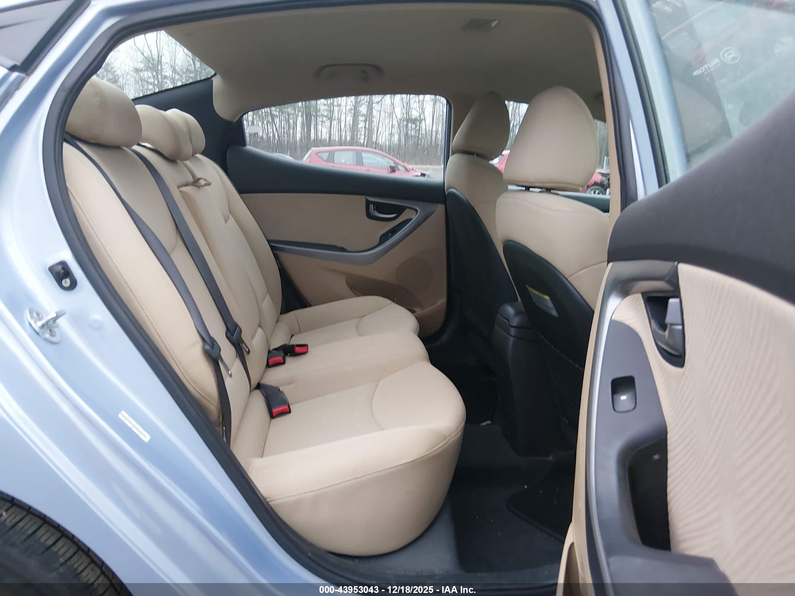HYUNDAI ELANTRA image 8