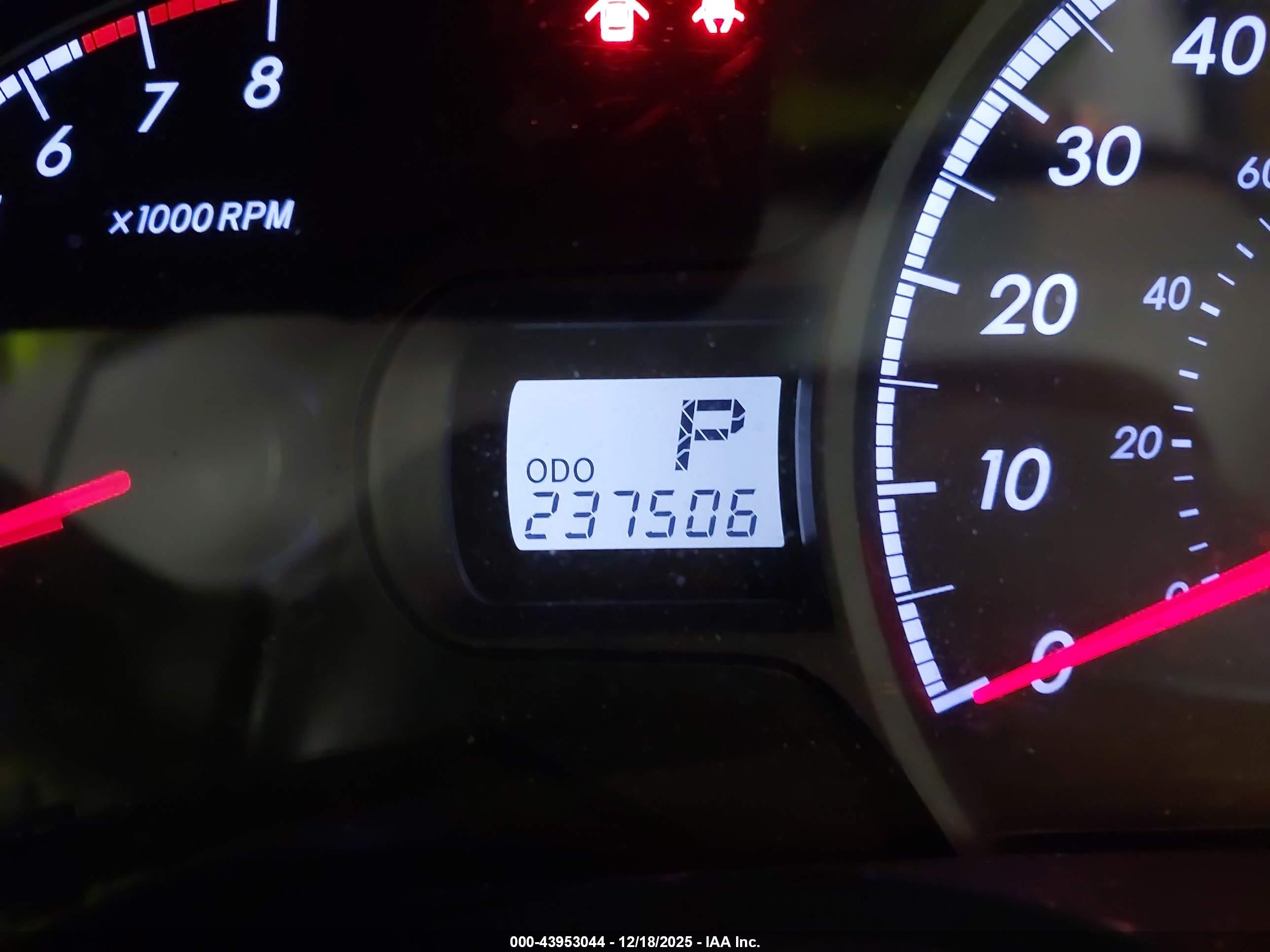 TOYOTA SIENNA image 7