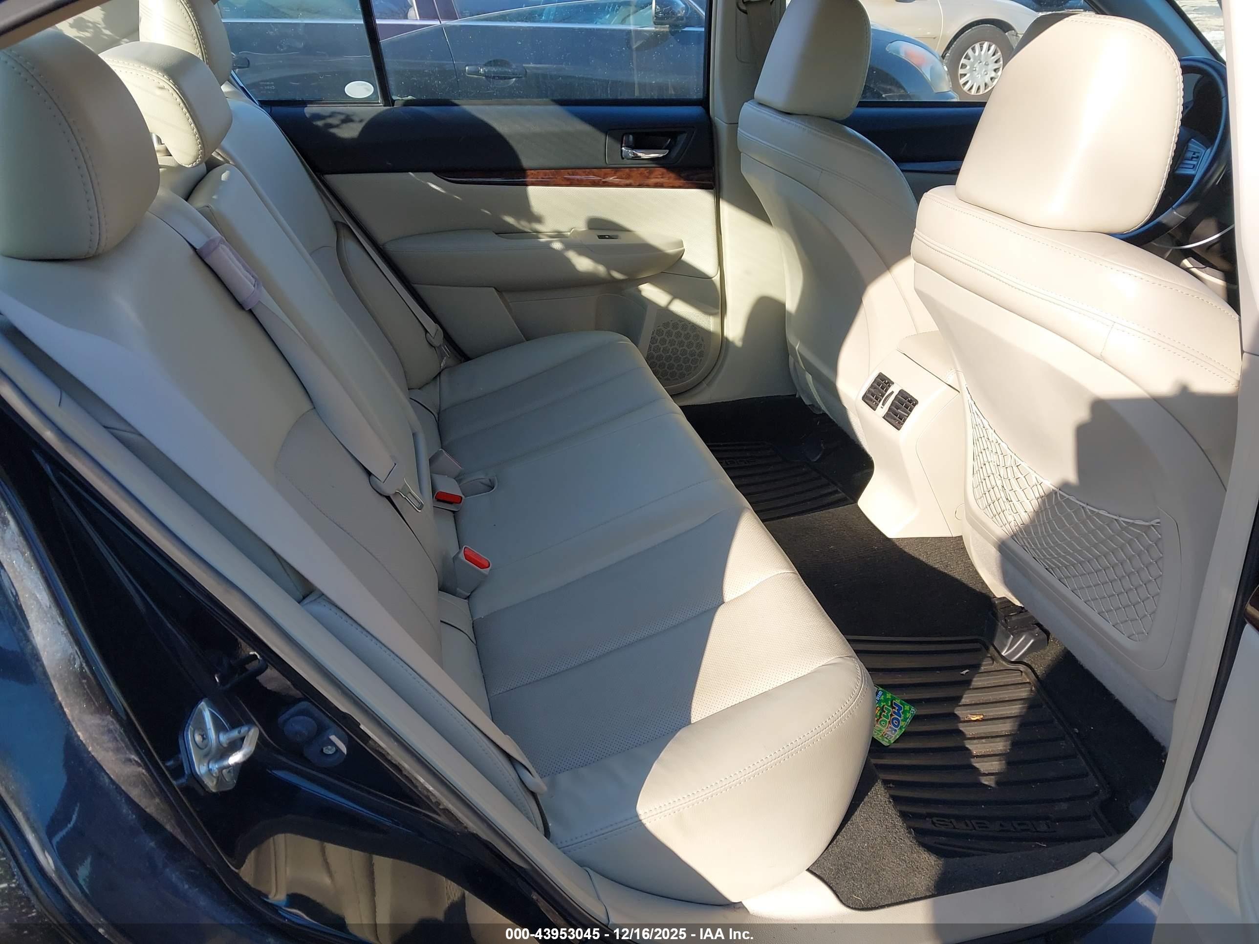 SUBARU LEGACY image 8