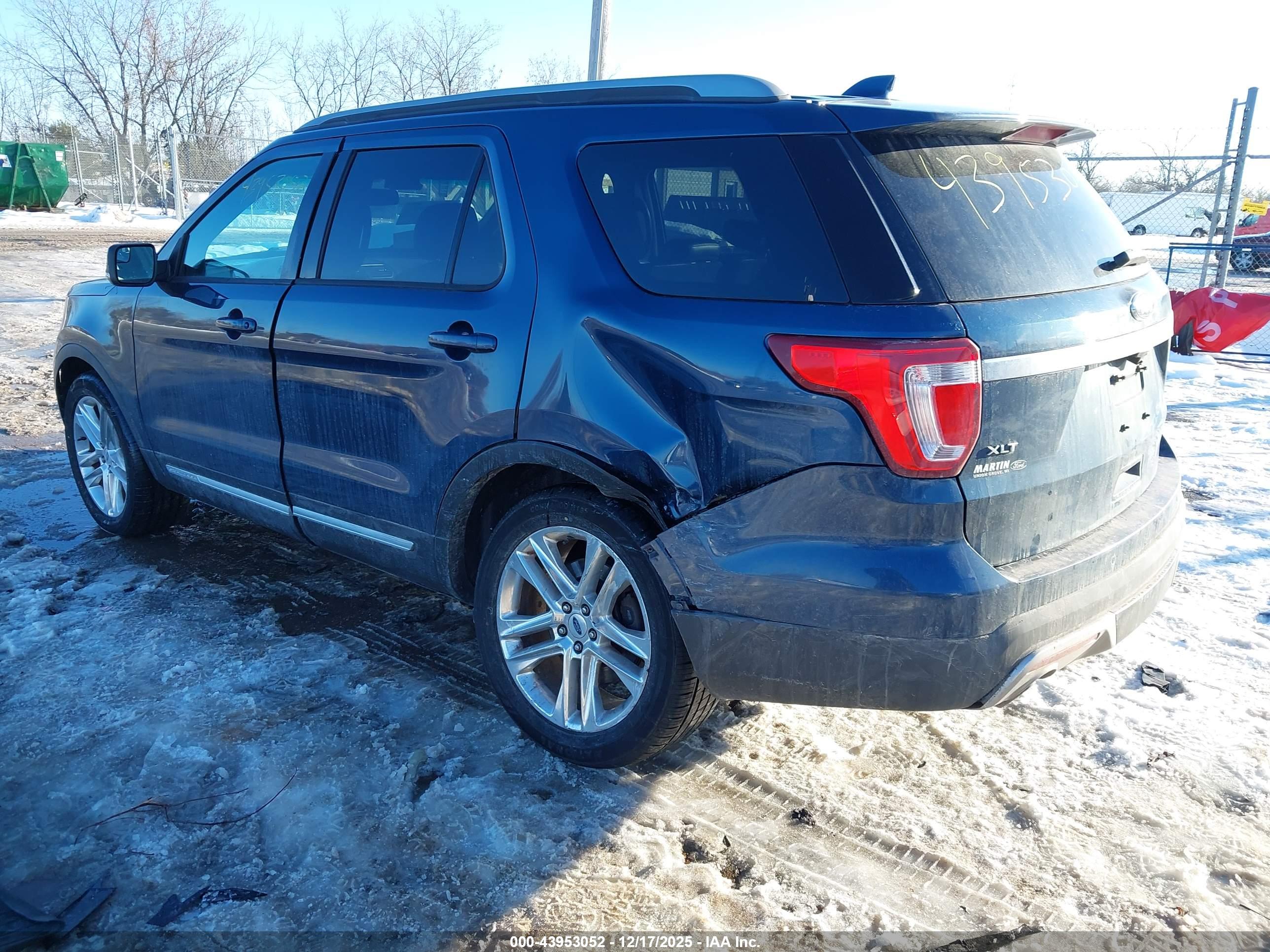 FORD EXPLORER image 3