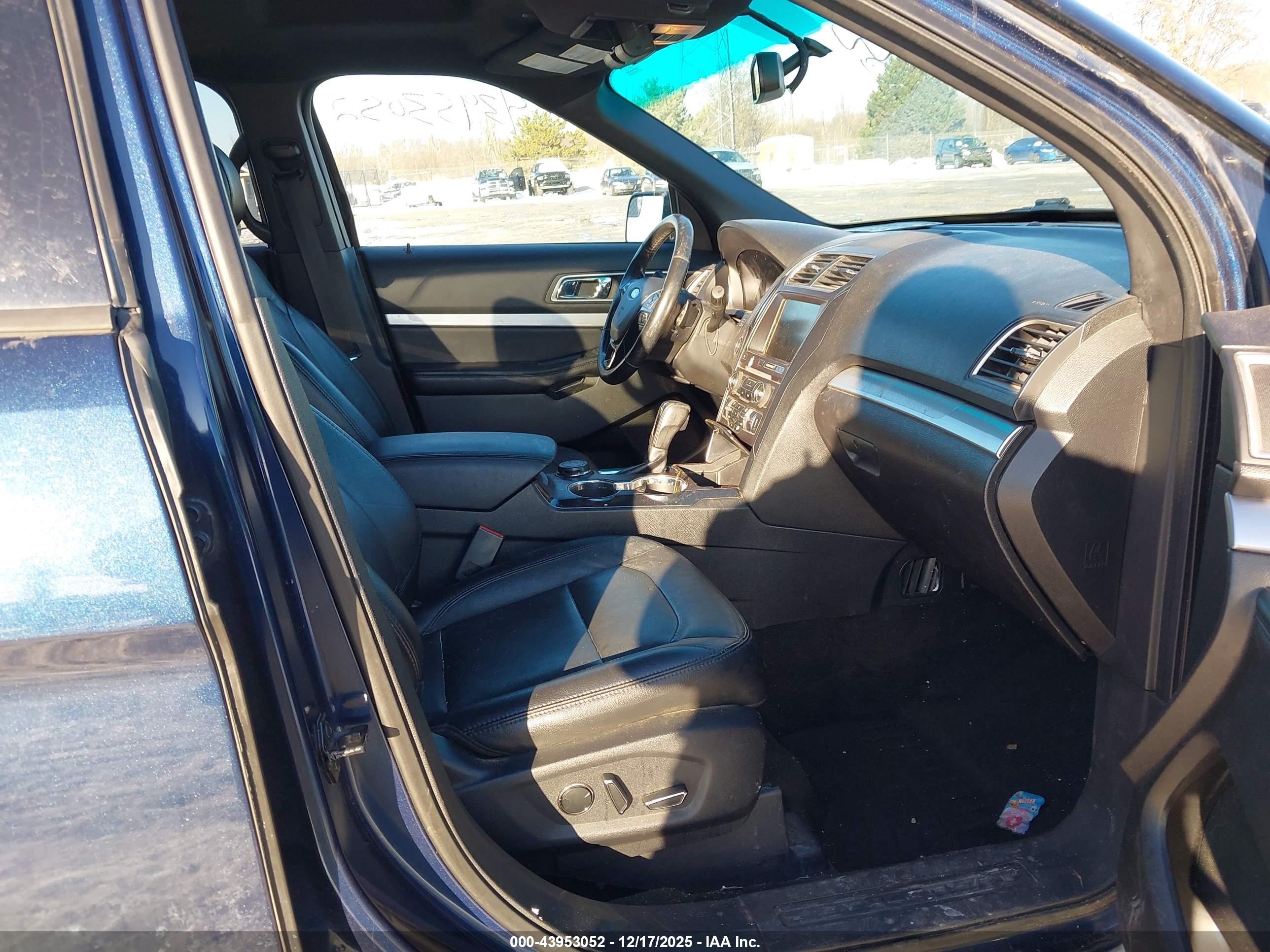 FORD EXPLORER image 5