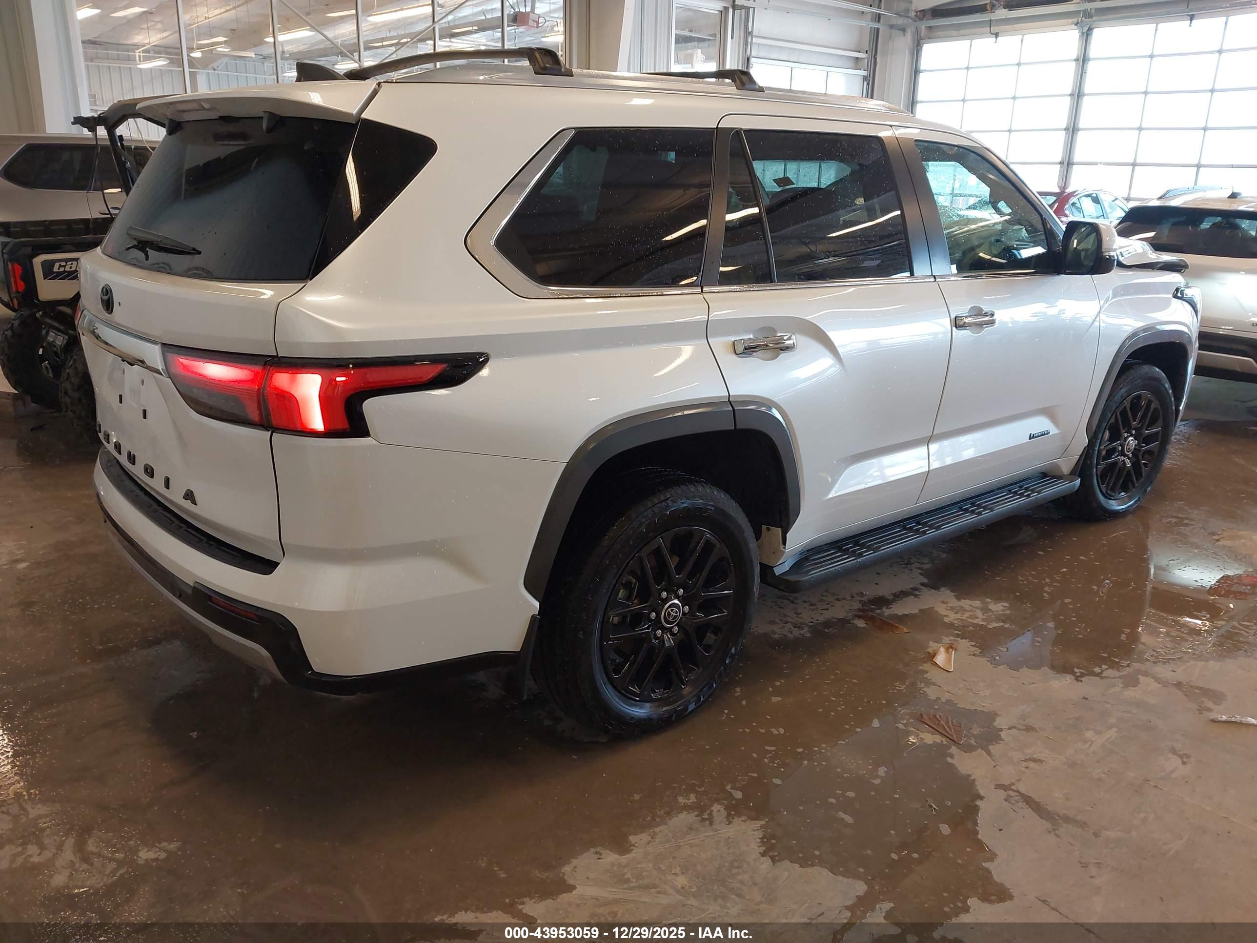 TOYOTA SEQUOIA image 4