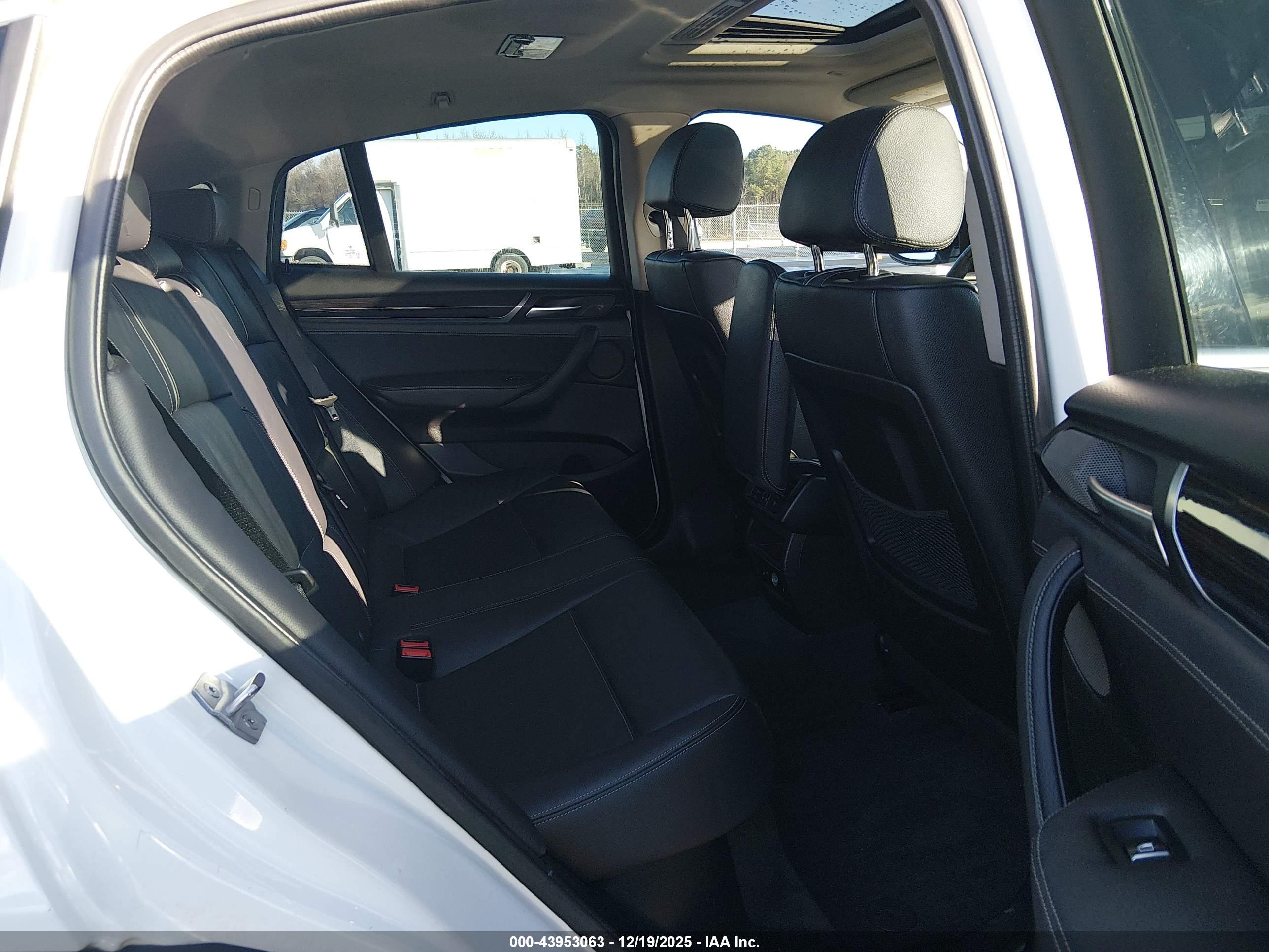 BMW X4 image 8
