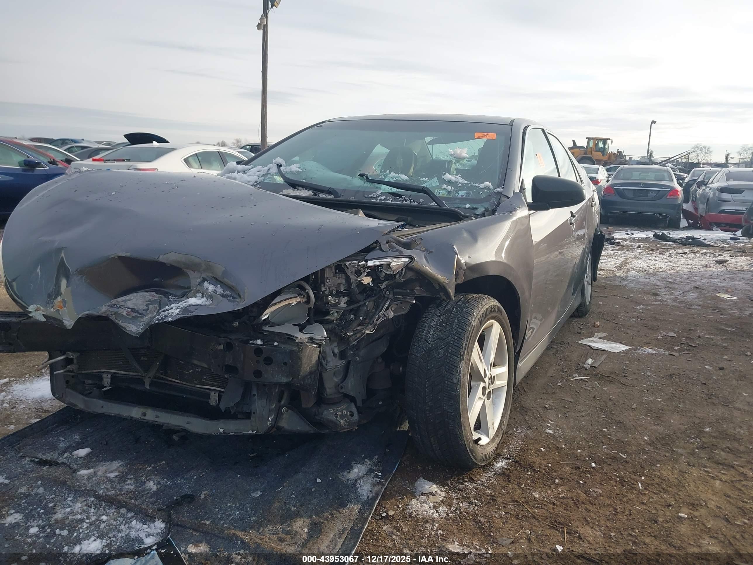 TOYOTA CAMRY image 6
