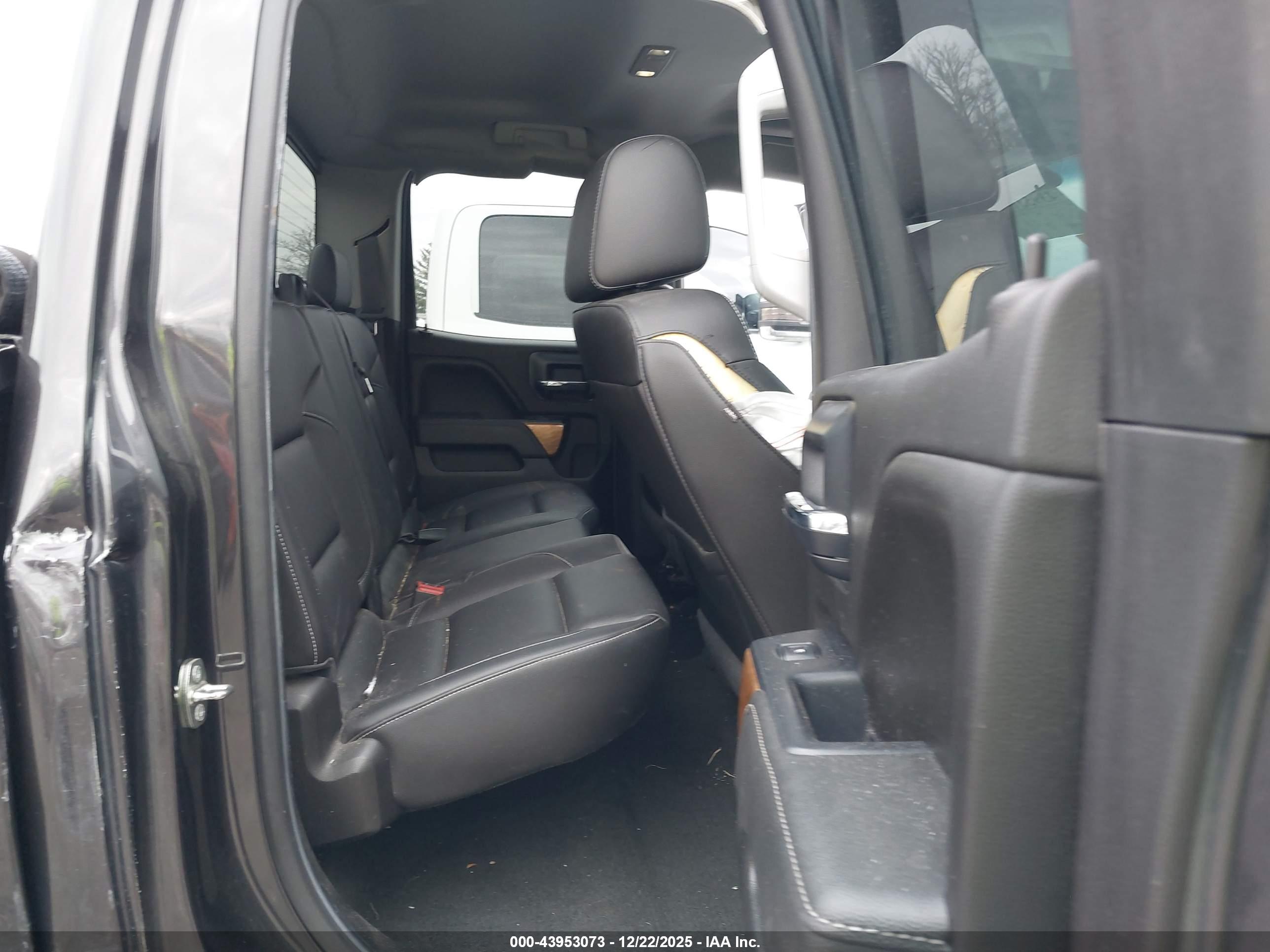 CHEVROLET SILVERADO image 8