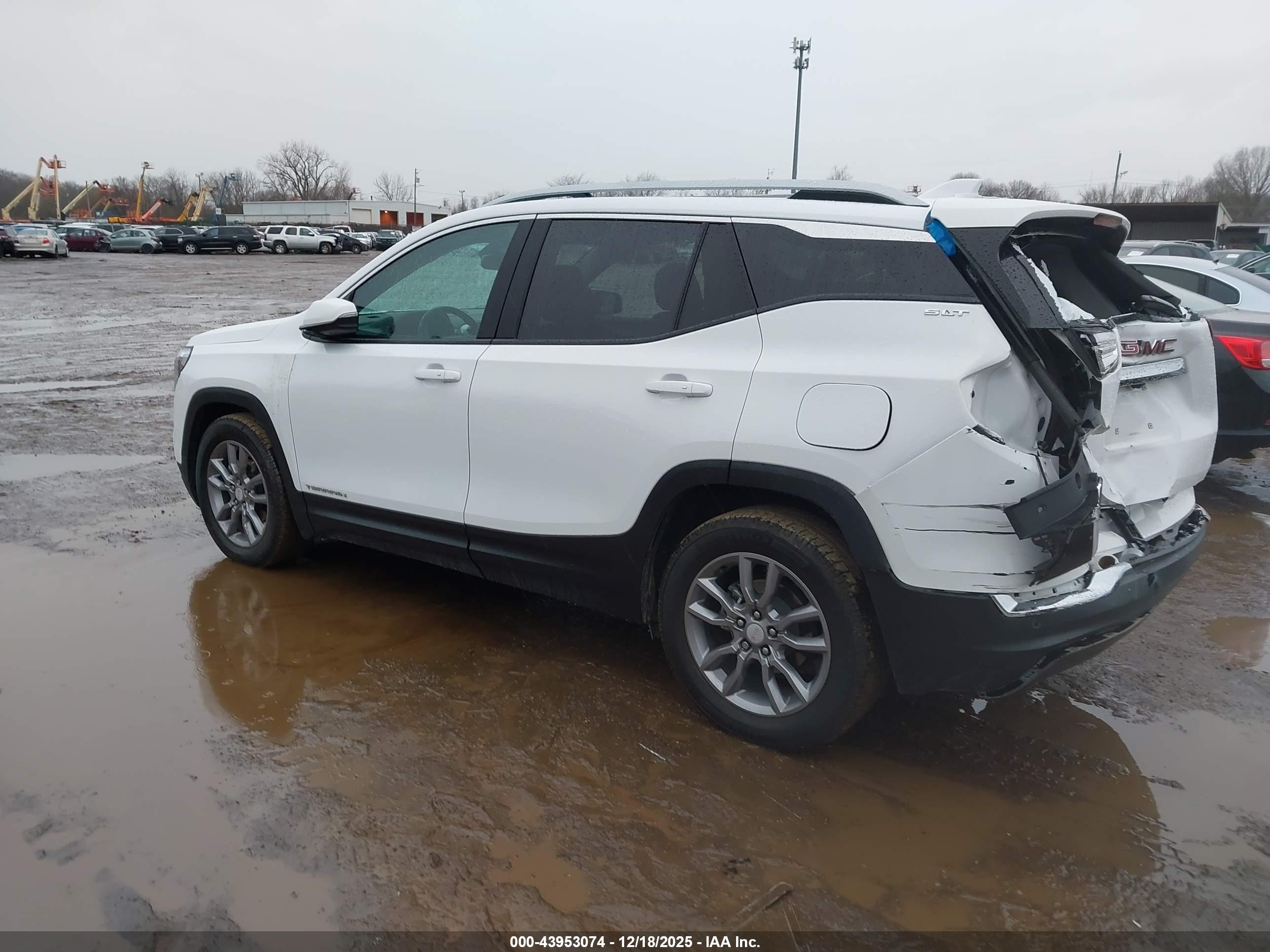 GMC TERRAIN image 3