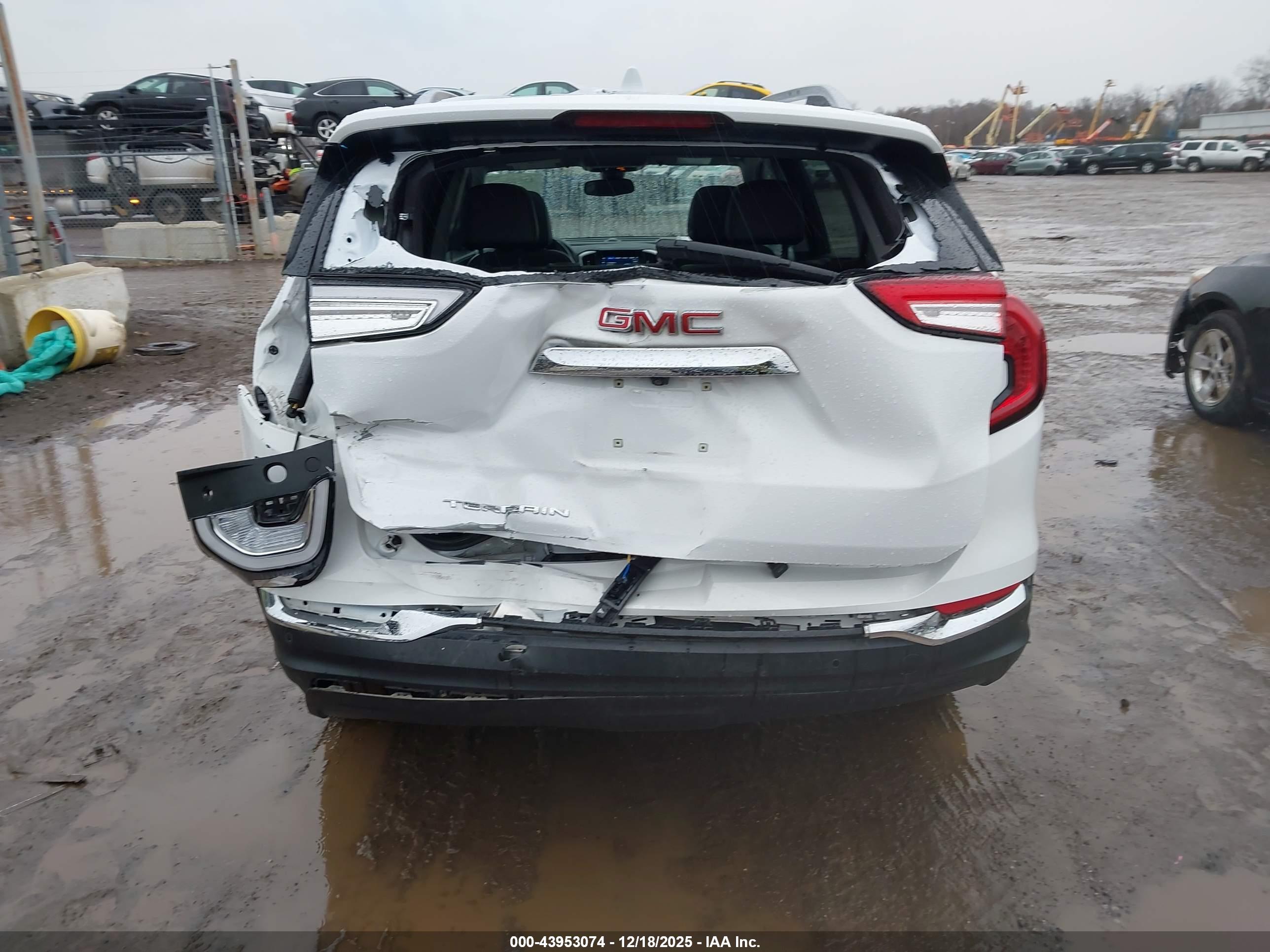 GMC TERRAIN image 6