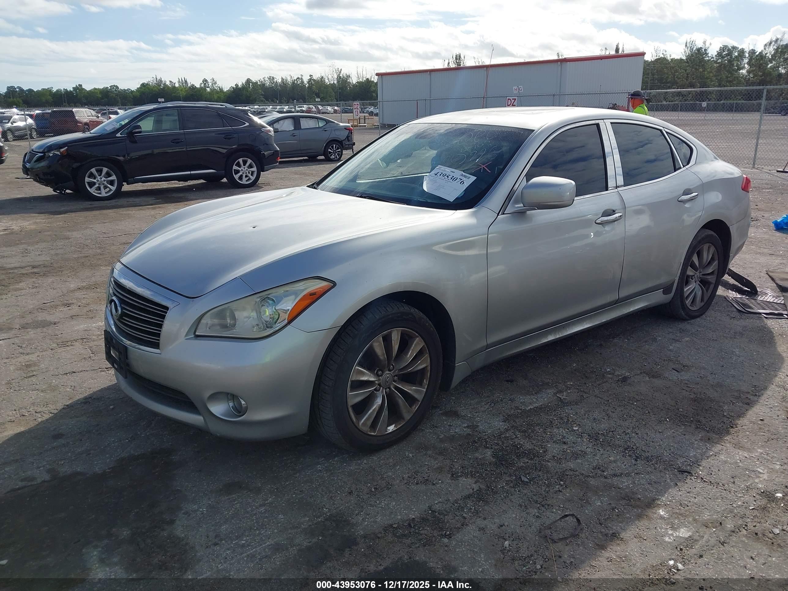 INFINITI M37X image 2