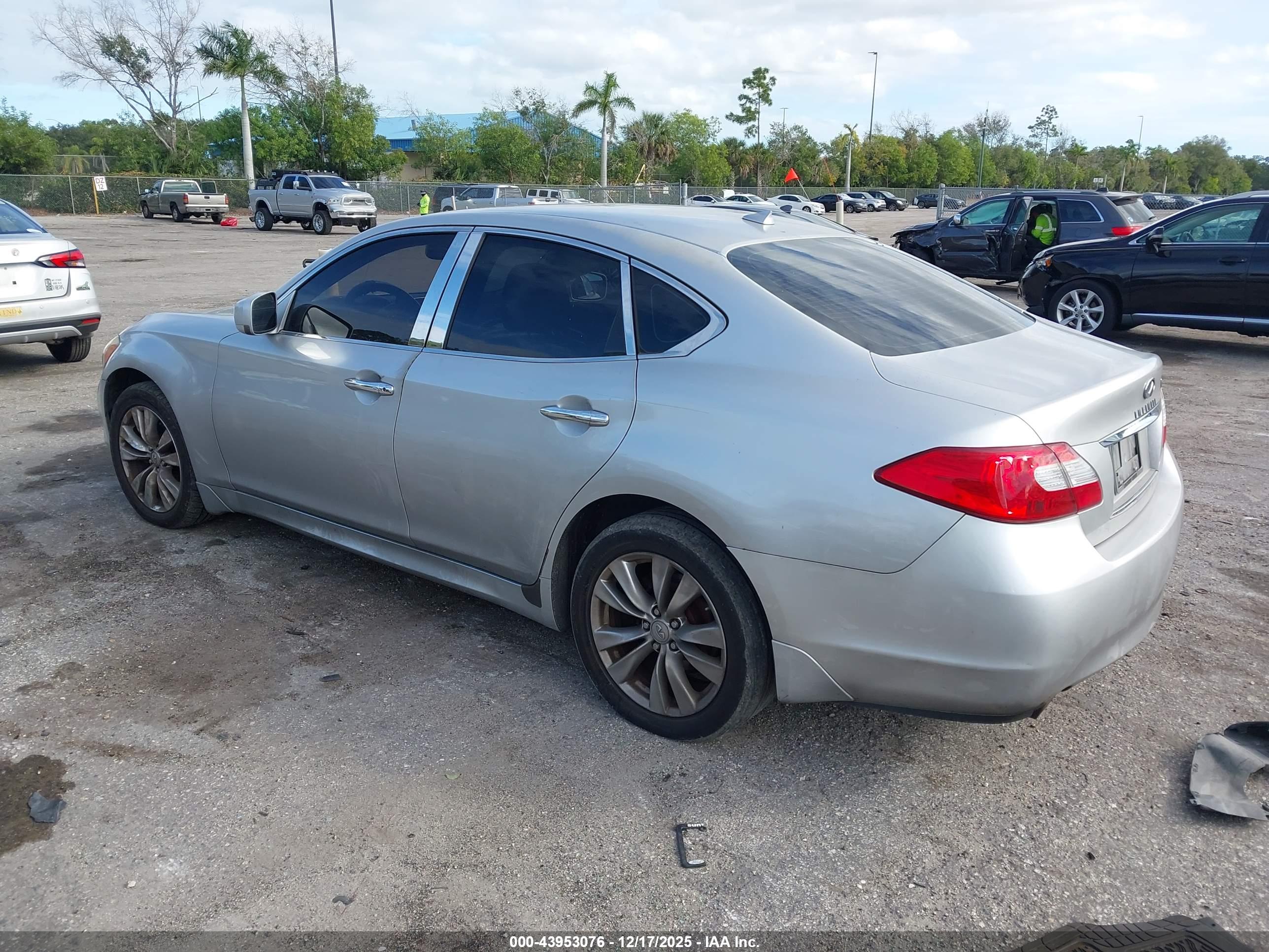 INFINITI M37X image 3