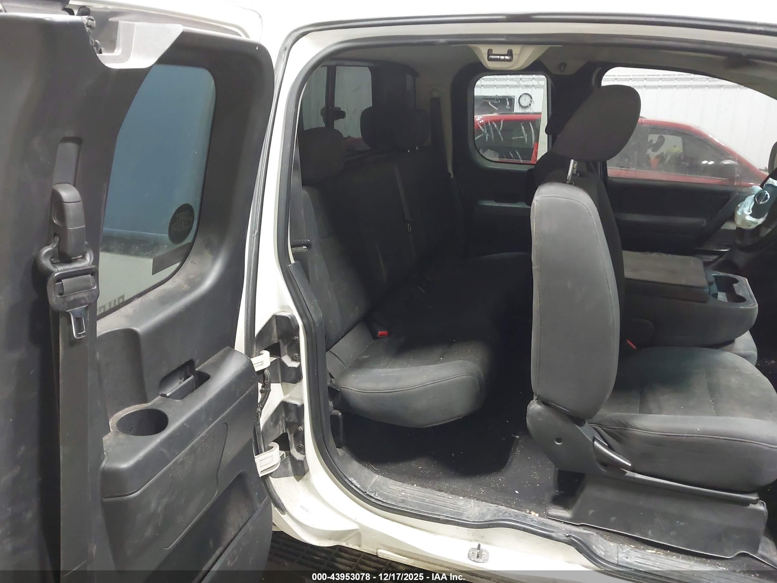 NISSAN TITAN image 8