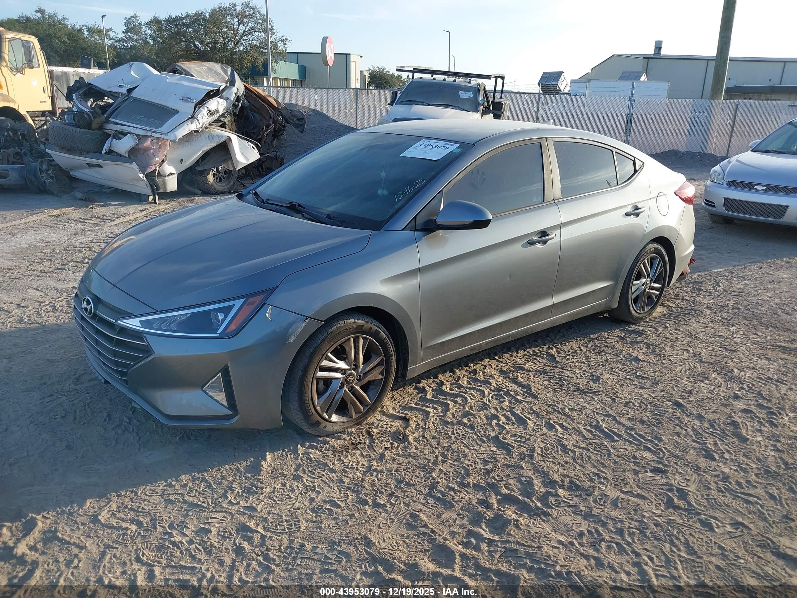 HYUNDAI ELANTRA image 2