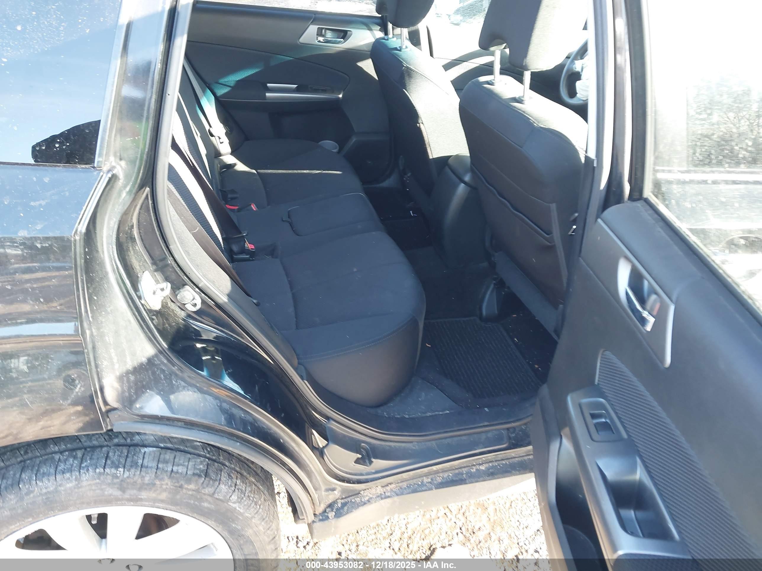 SUBARU FORESTER image 8