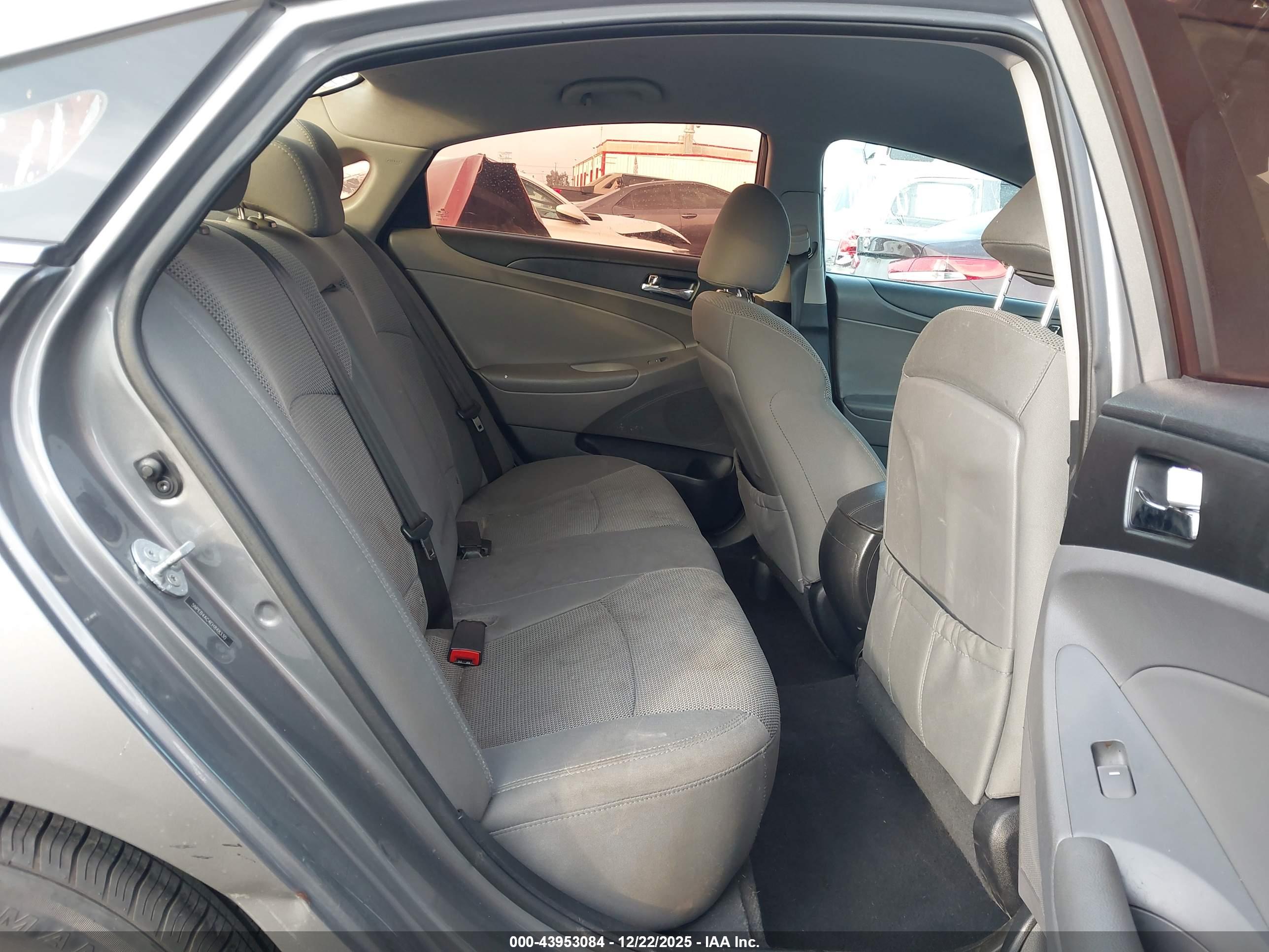 HYUNDAI SONATA image 8