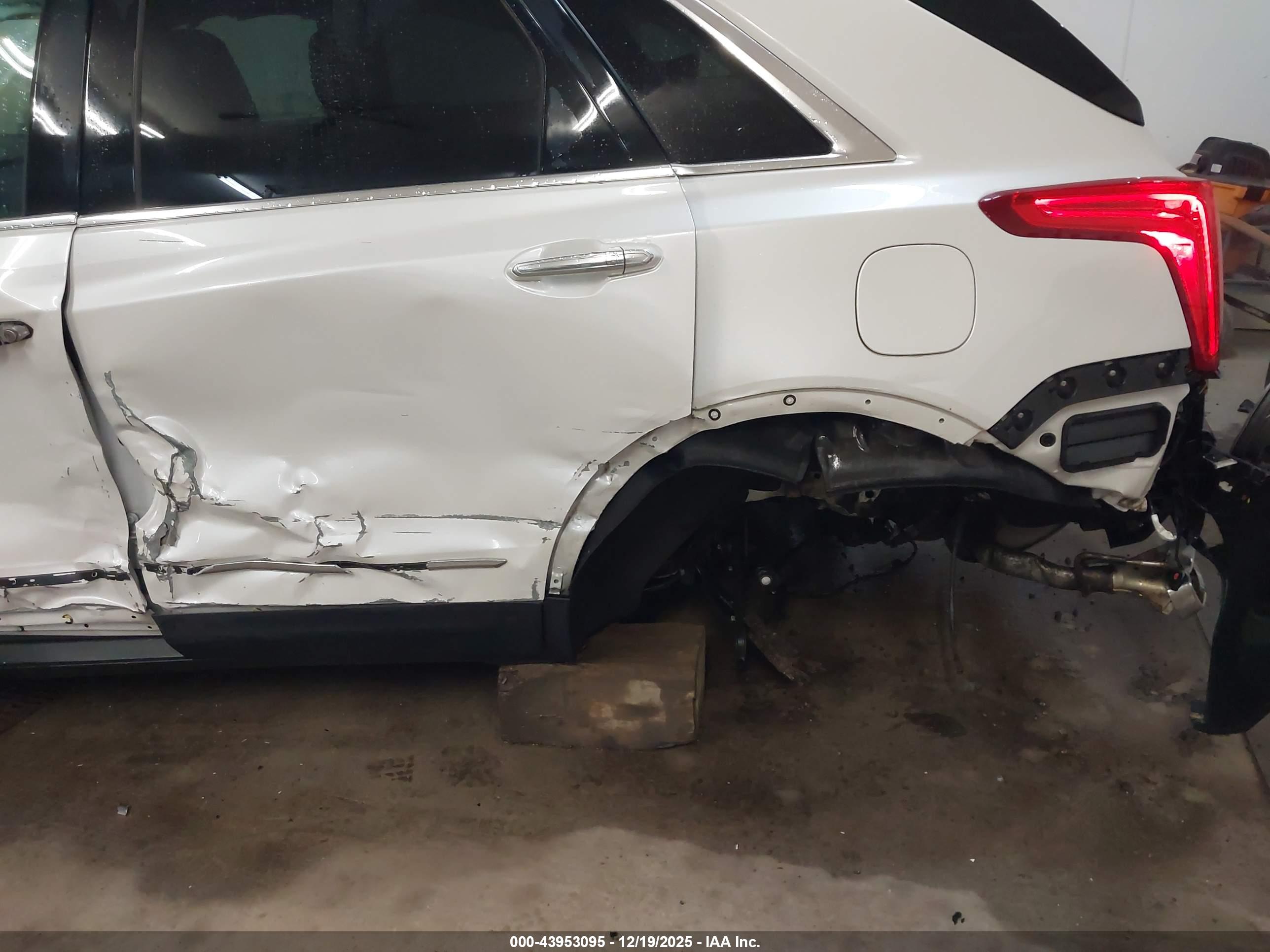 CADILLAC XT5 image 6