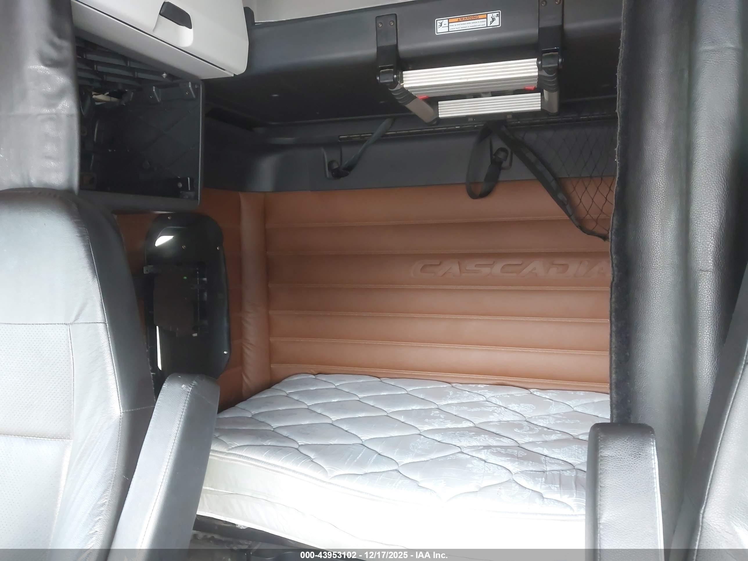 FREIGHTLINER NEW image 7