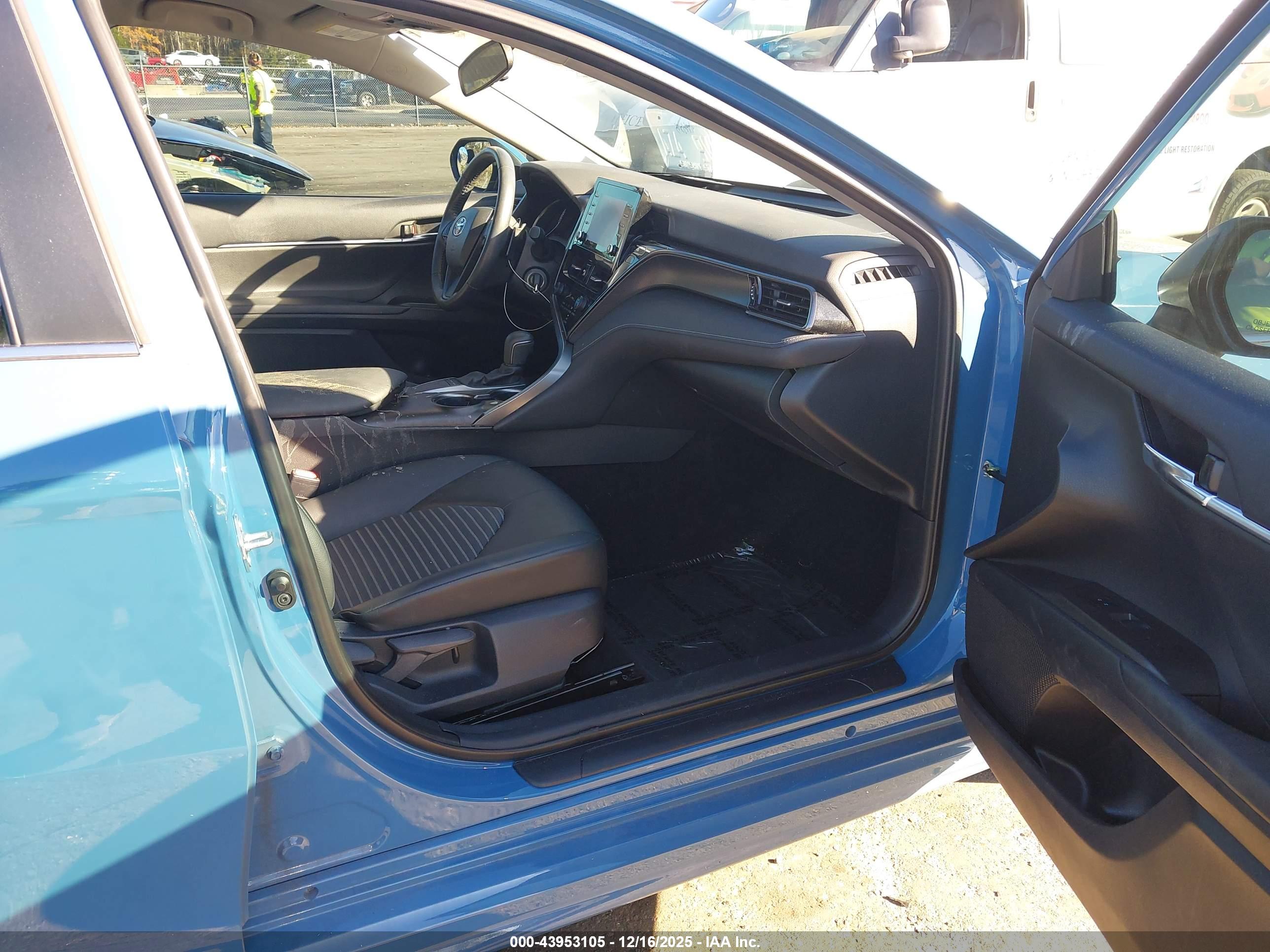 TOYOTA CAMRY image 5