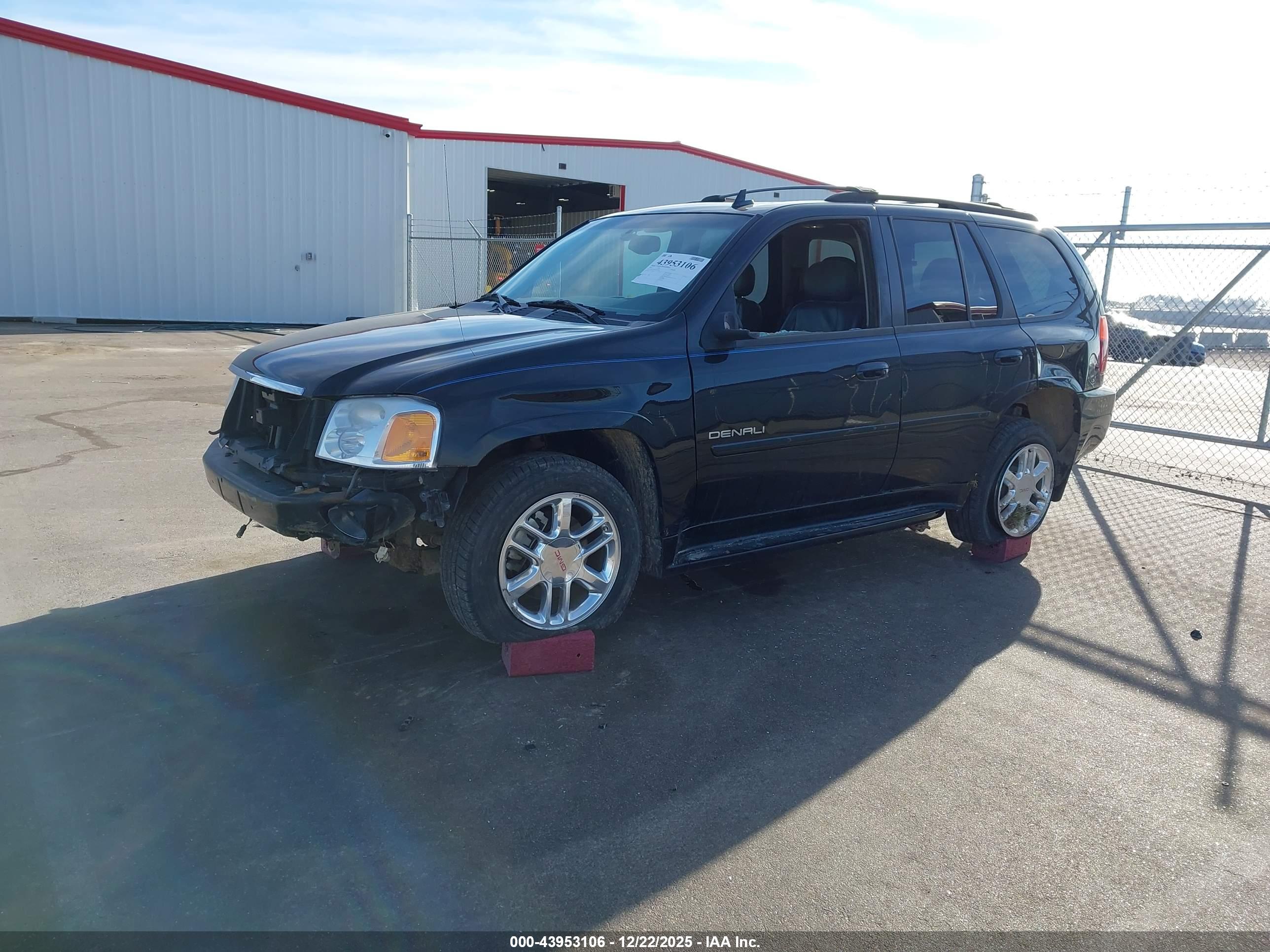 GMC ENVOY image 2
