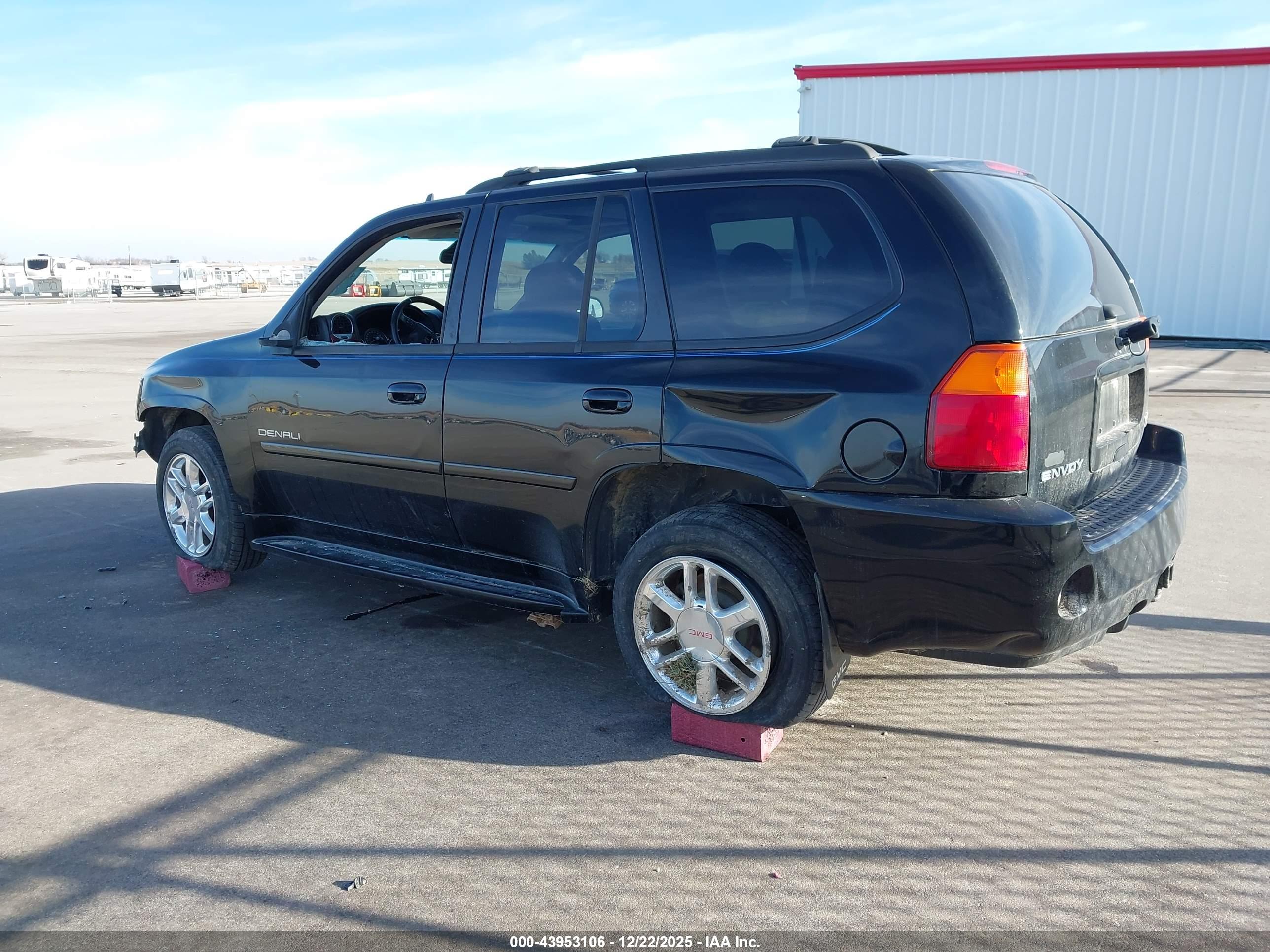 GMC ENVOY image 3