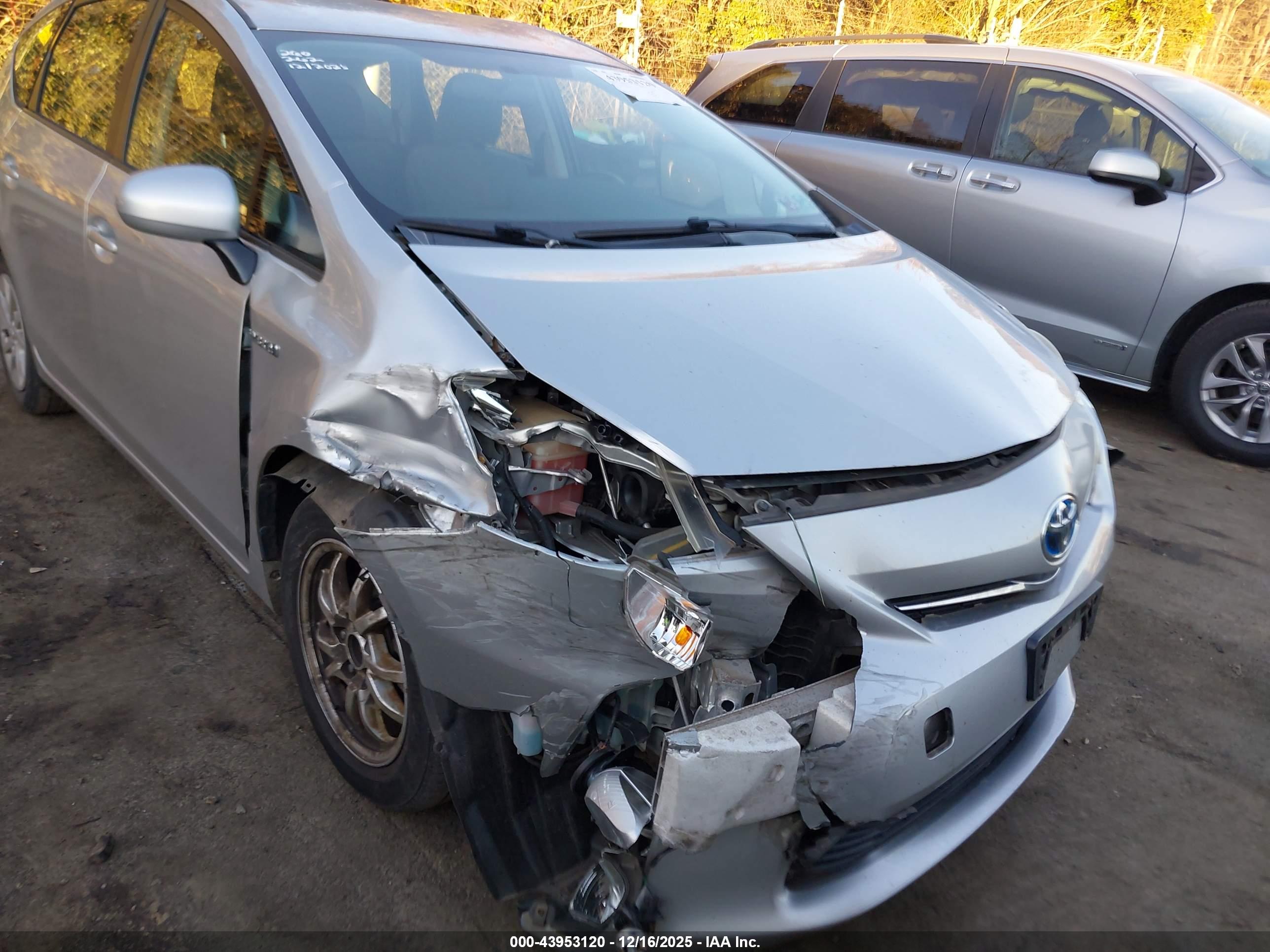 TOYOTA PRIUS image 6