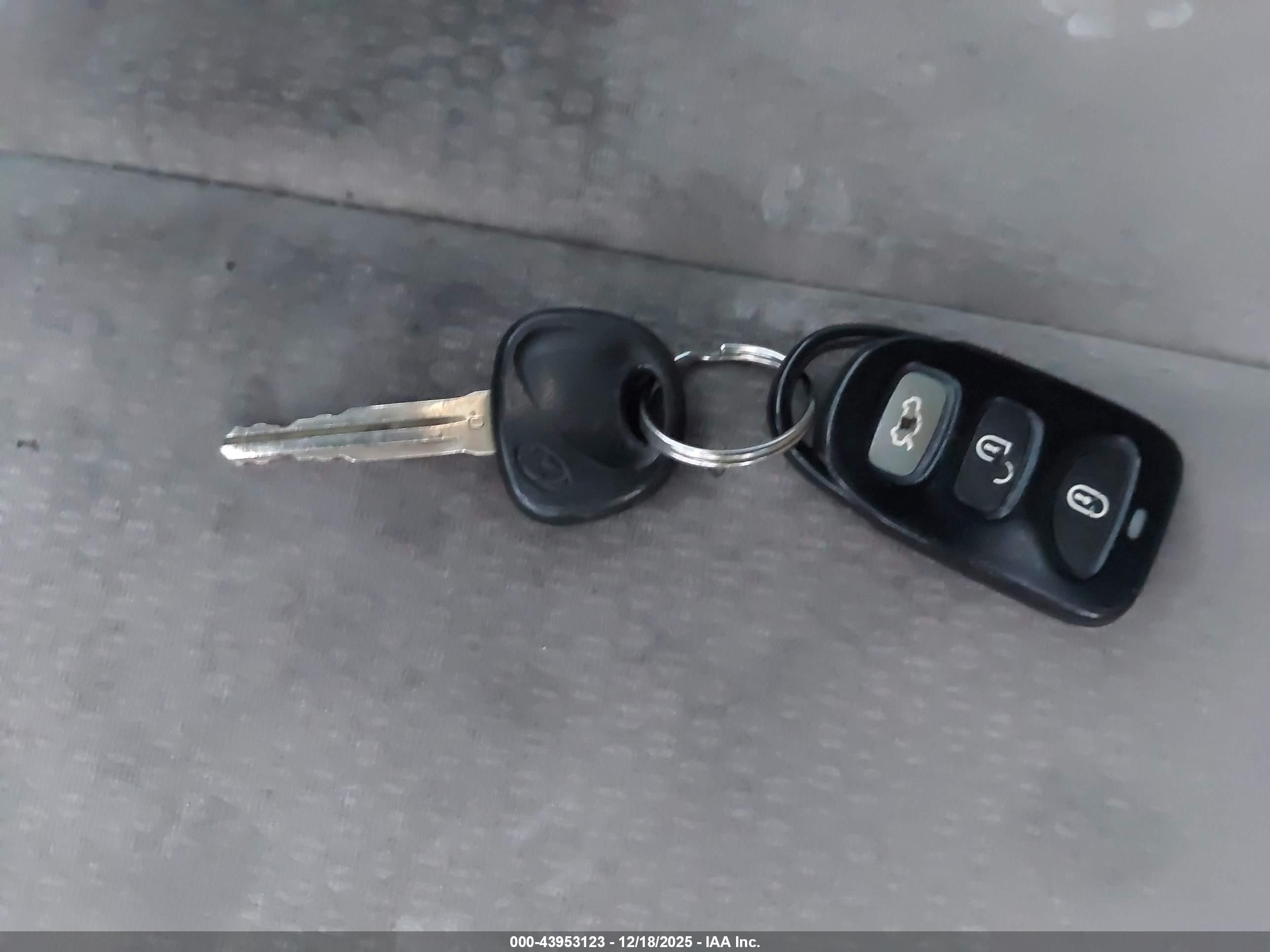 HYUNDAI ELANTRA image 11