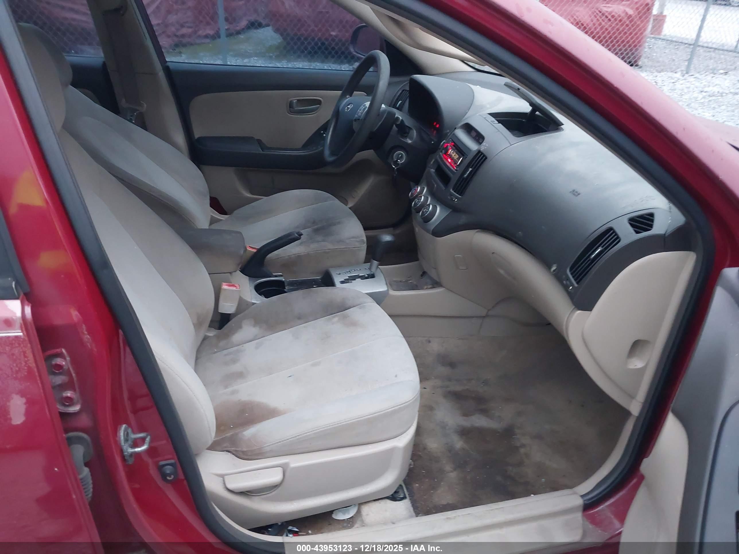HYUNDAI ELANTRA image 5