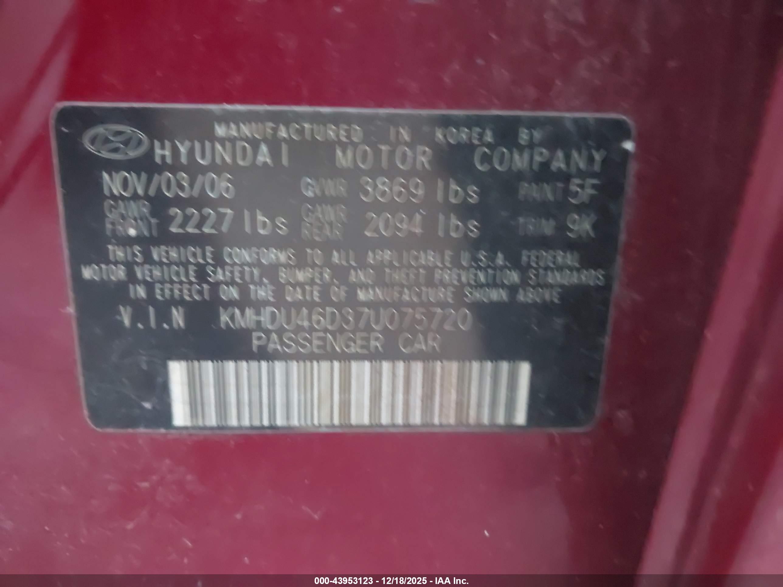 HYUNDAI ELANTRA image 9