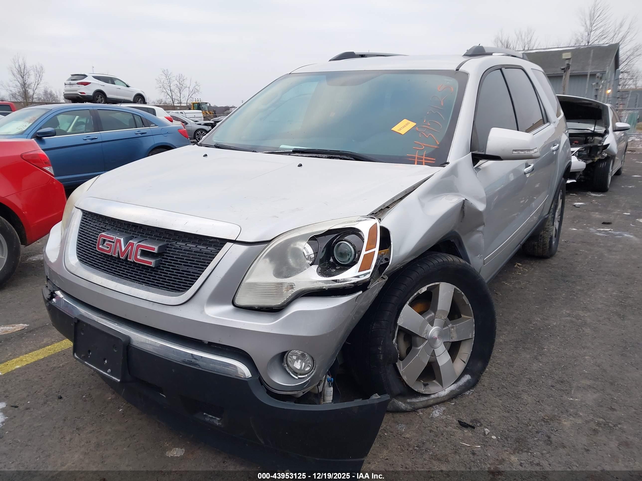 GMC ACADIA image 2