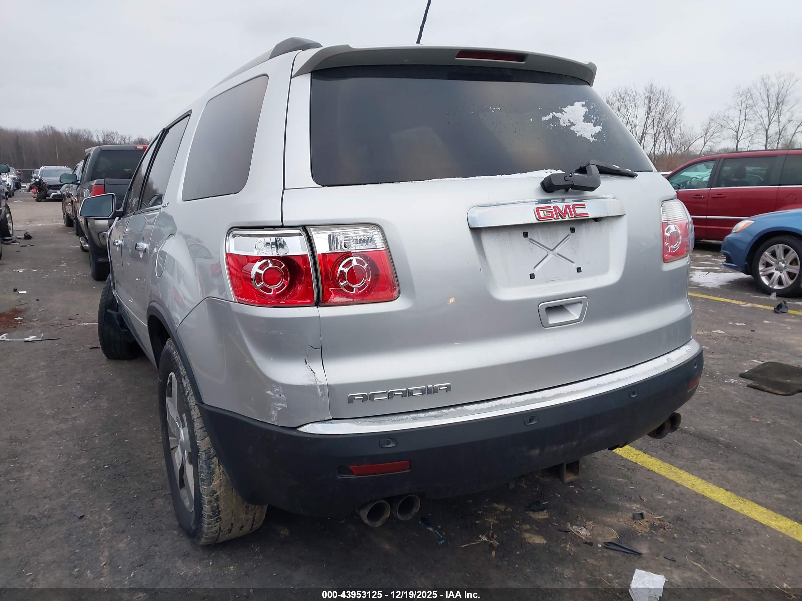 GMC ACADIA image 3