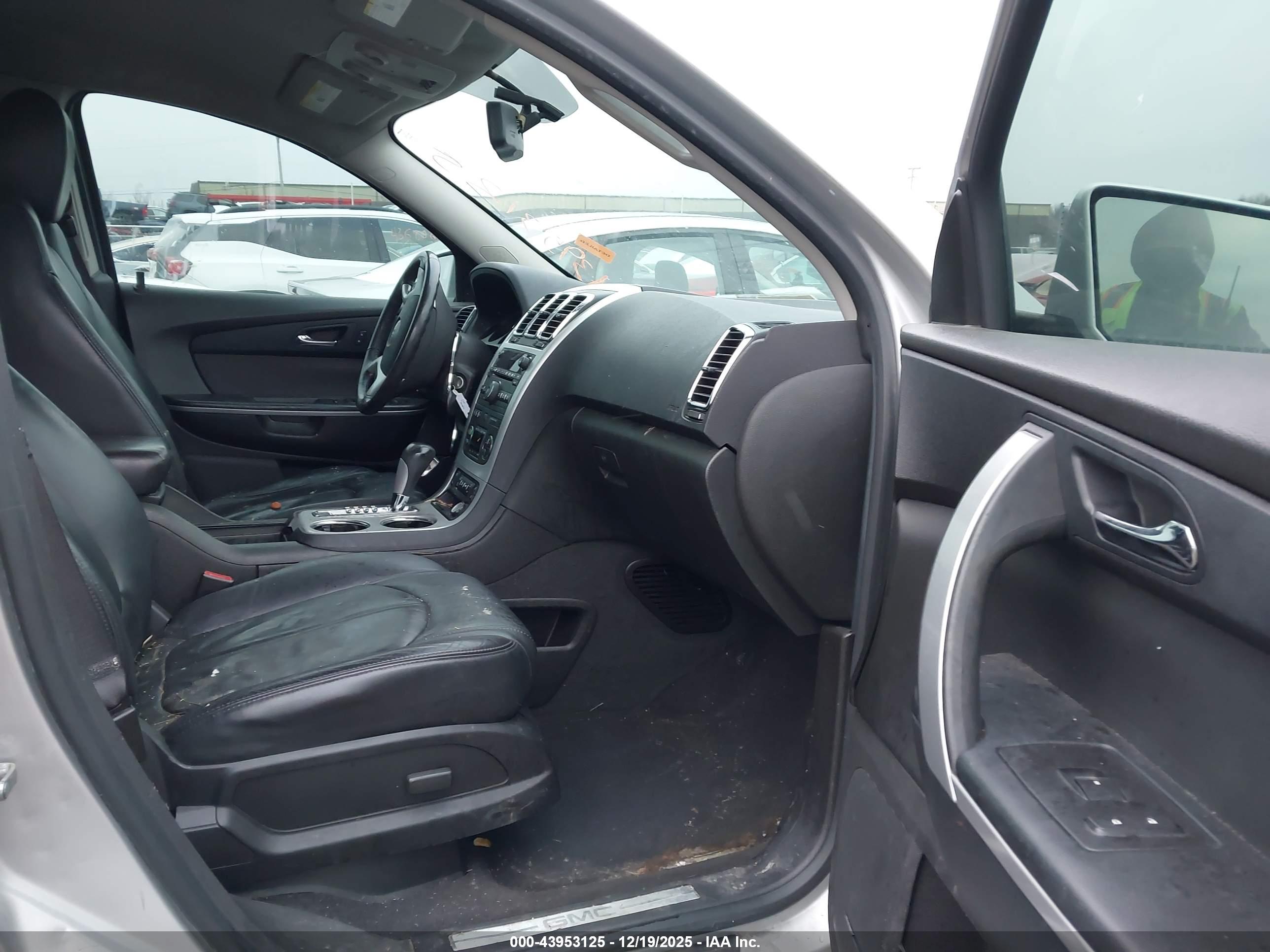 GMC ACADIA image 5