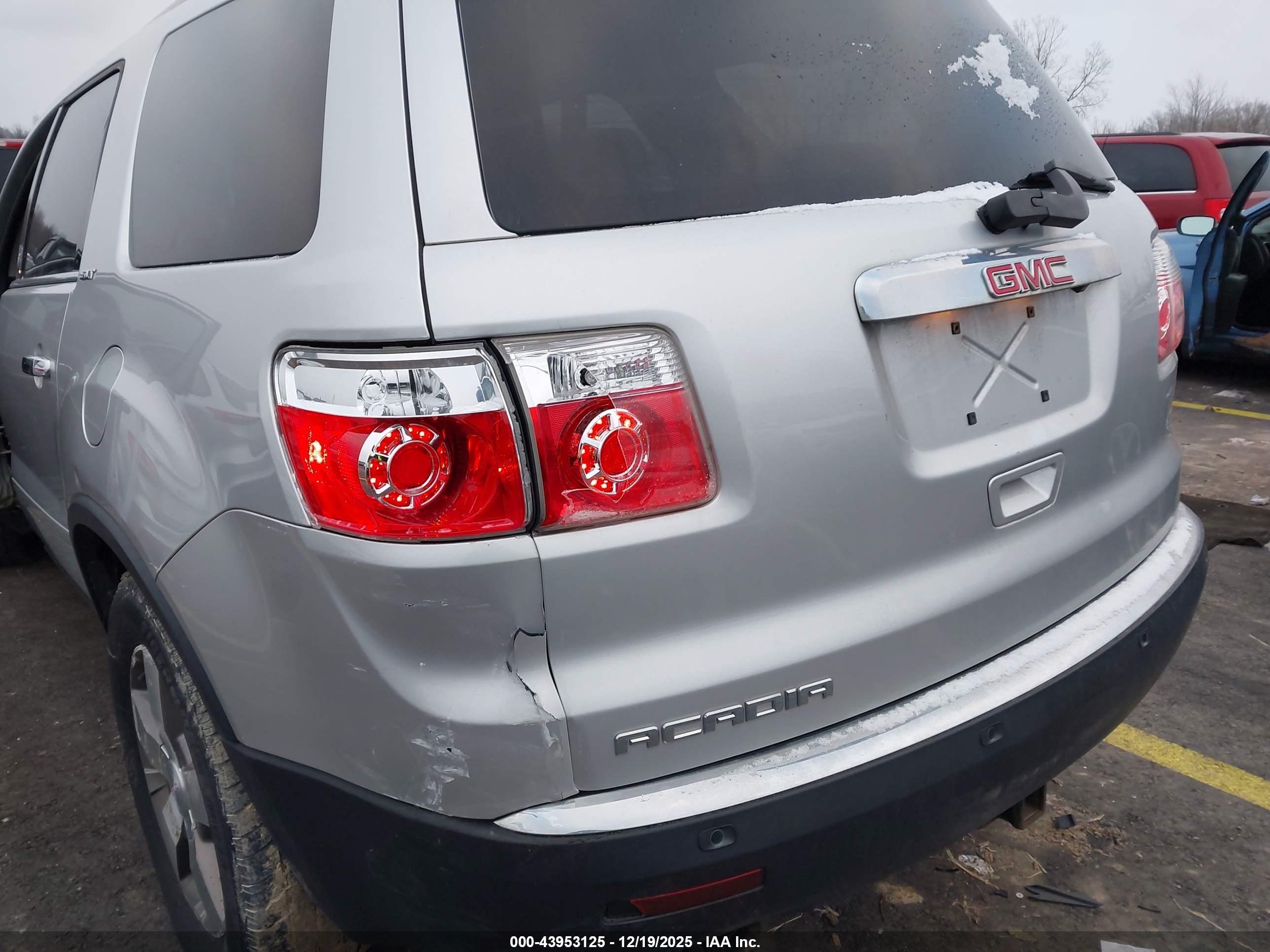 GMC ACADIA image 6
