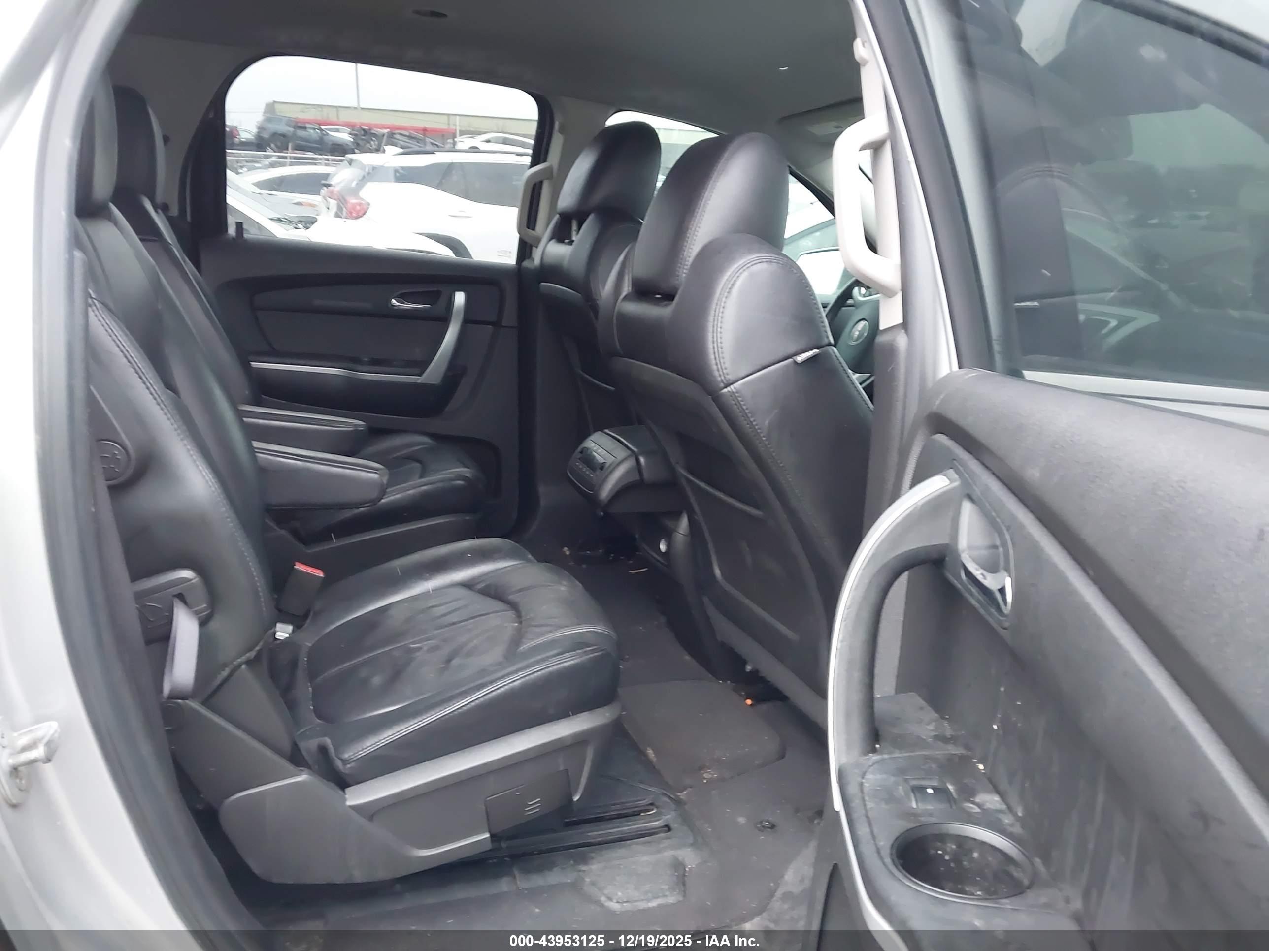GMC ACADIA image 8