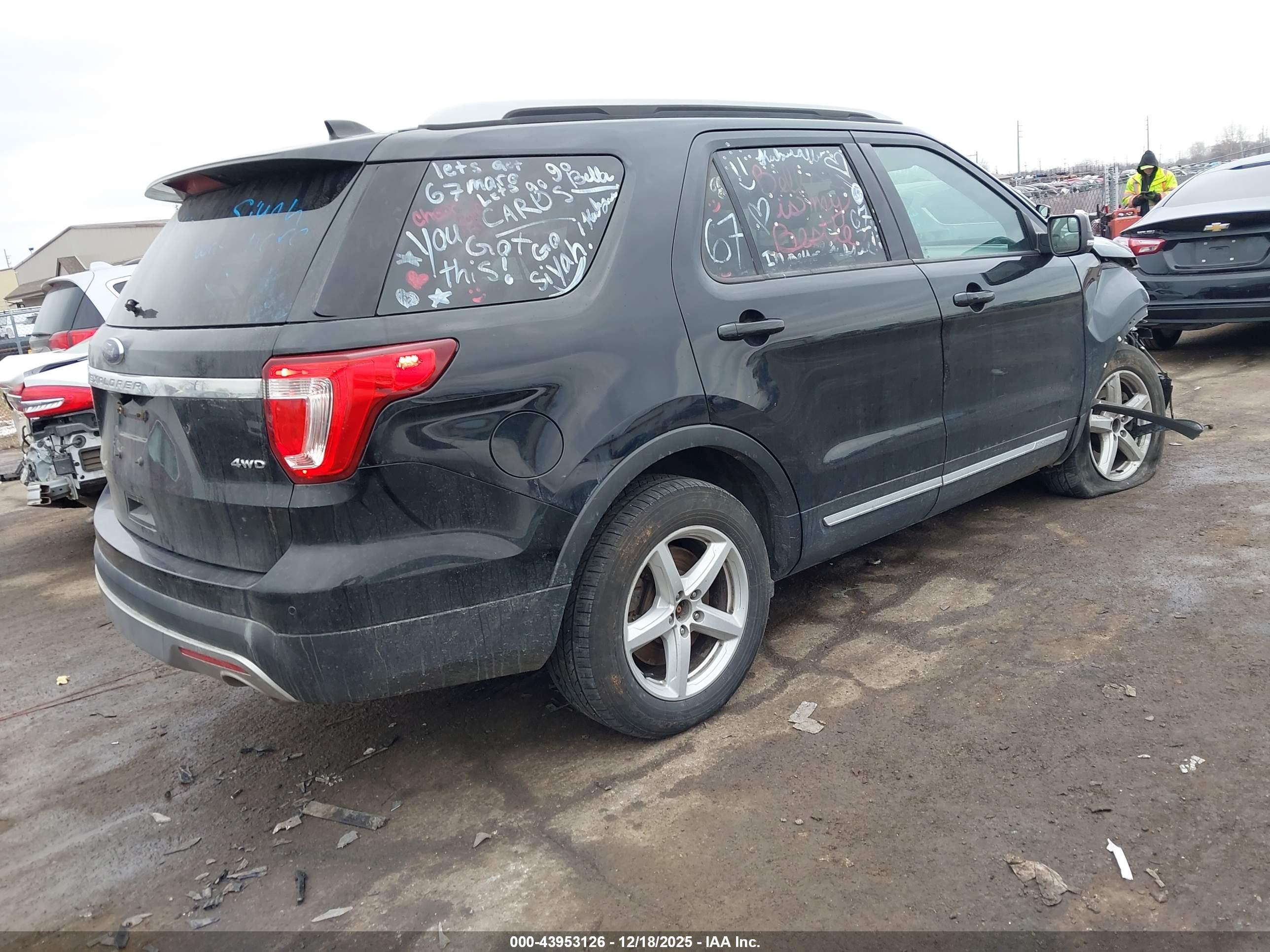 FORD EXPLORER image 4