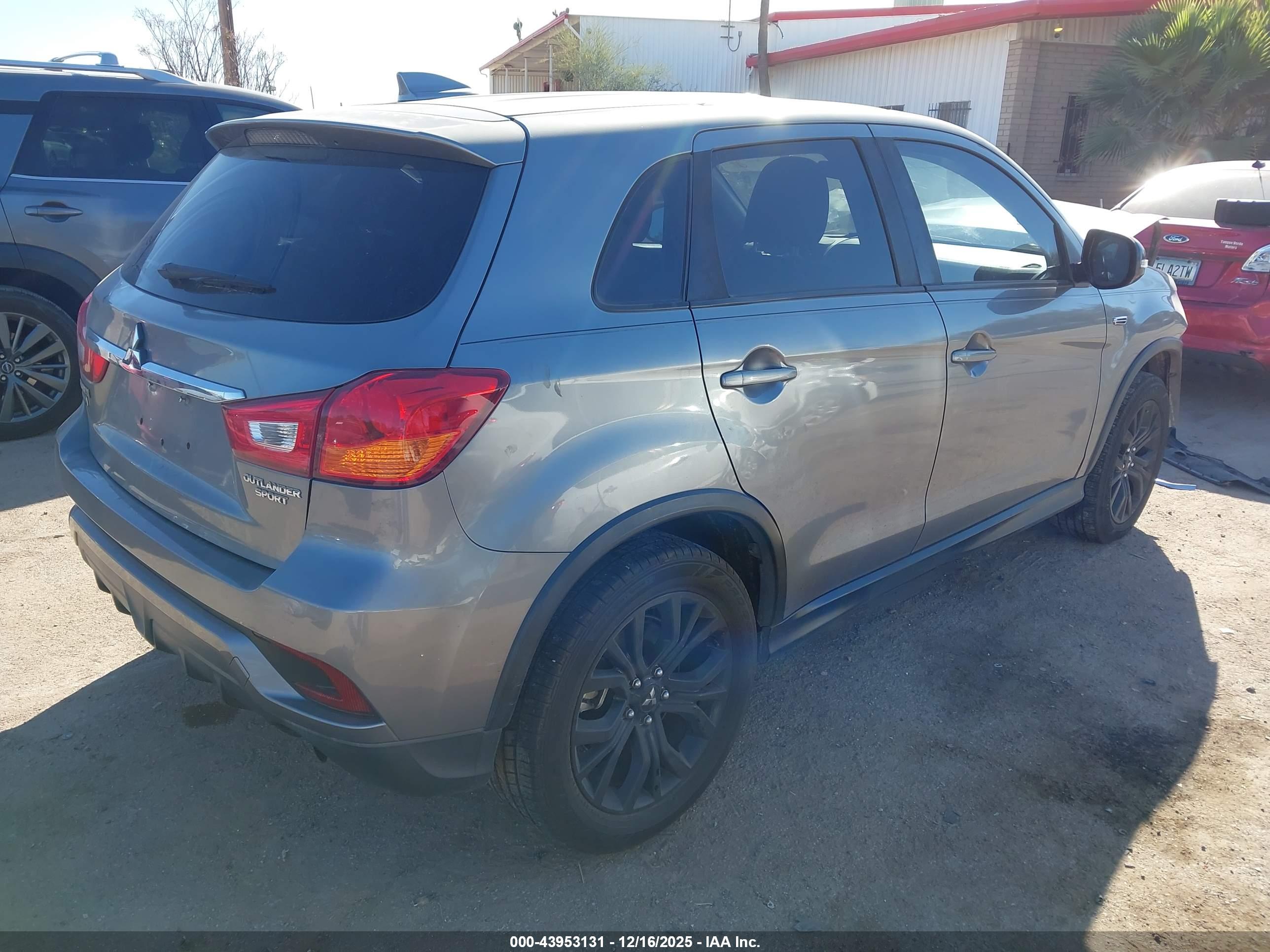 MITSUBISHI OUTLANDER image 4