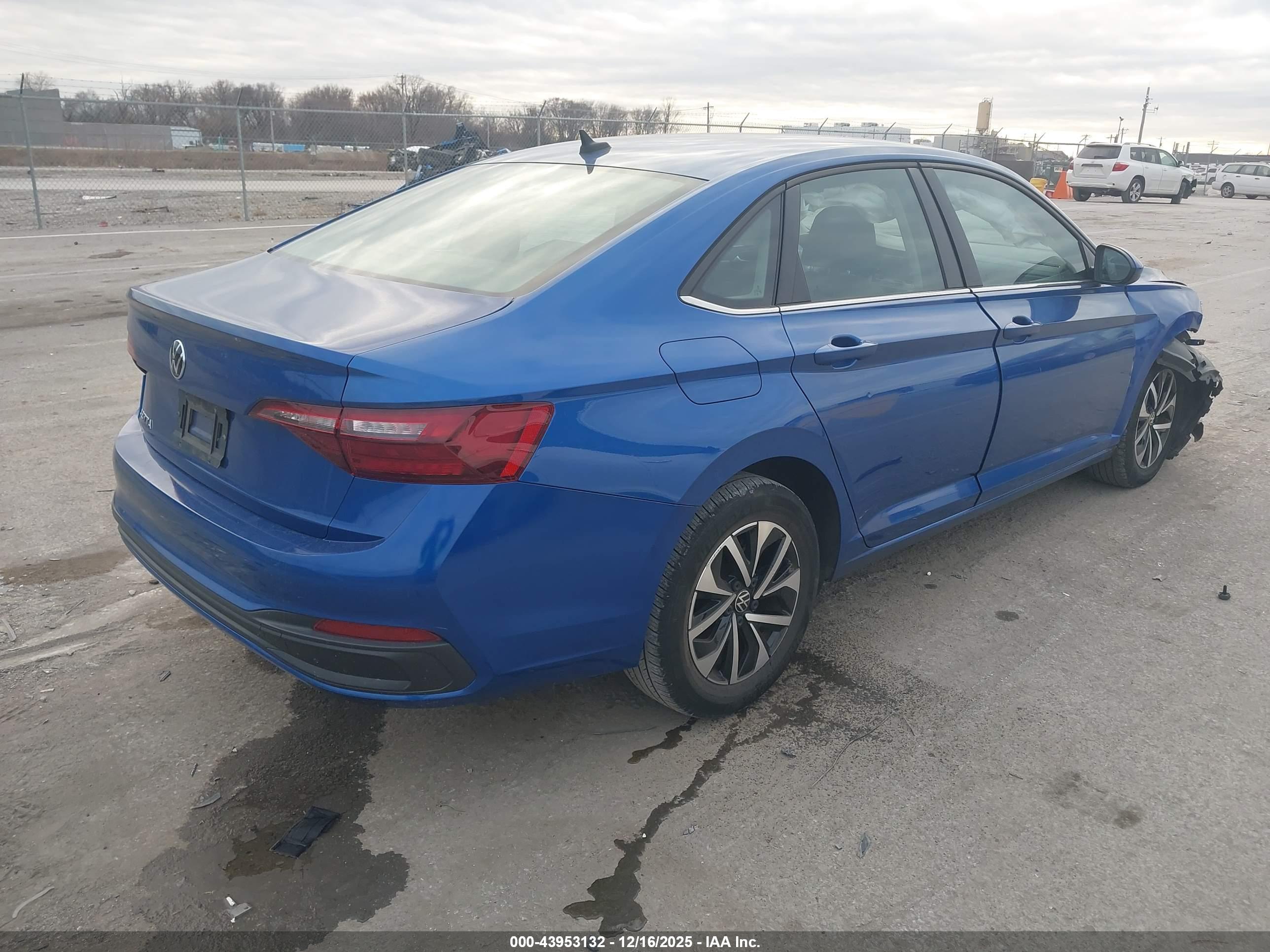 VOLKSWAGEN JETTA image 4