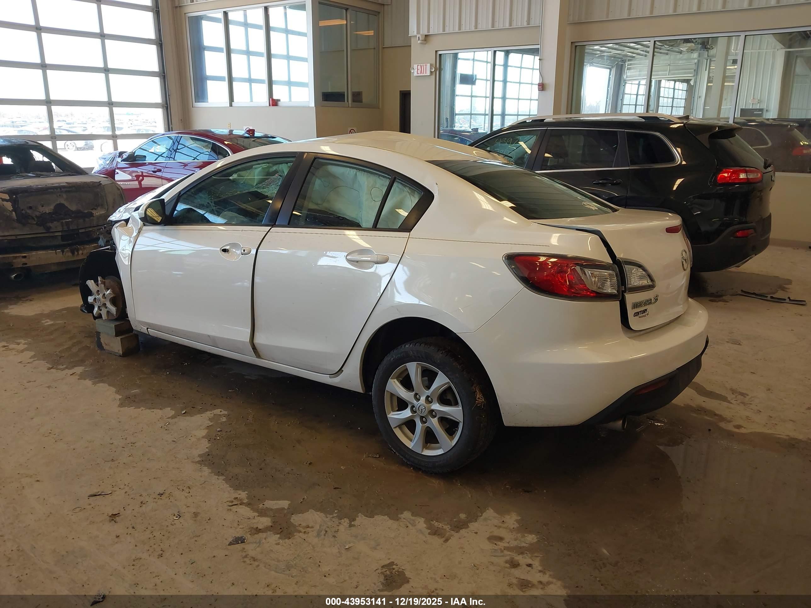 MAZDA MAZDA3 image 3