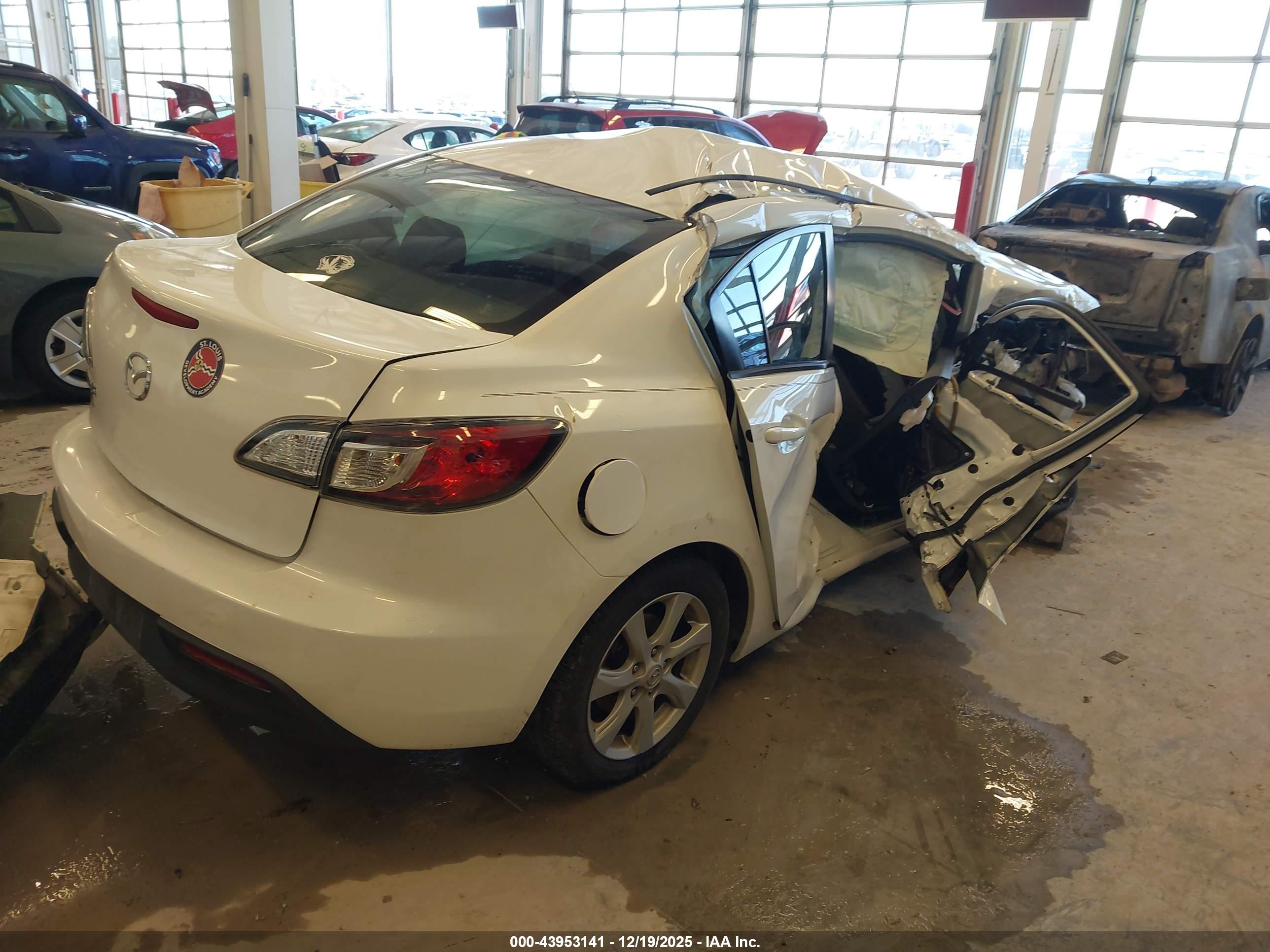 MAZDA MAZDA3 image 4