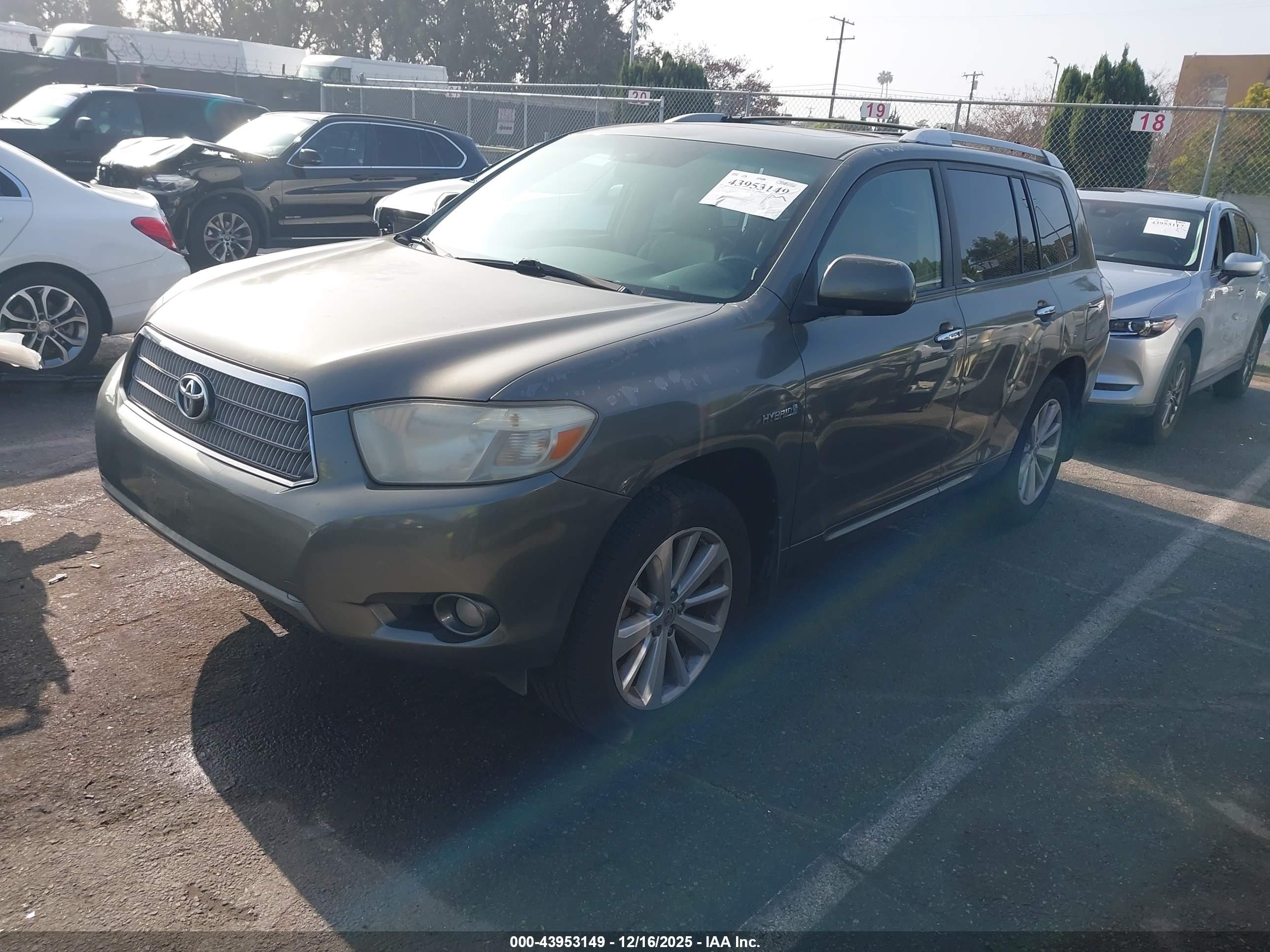 TOYOTA HIGHLANDER image 2