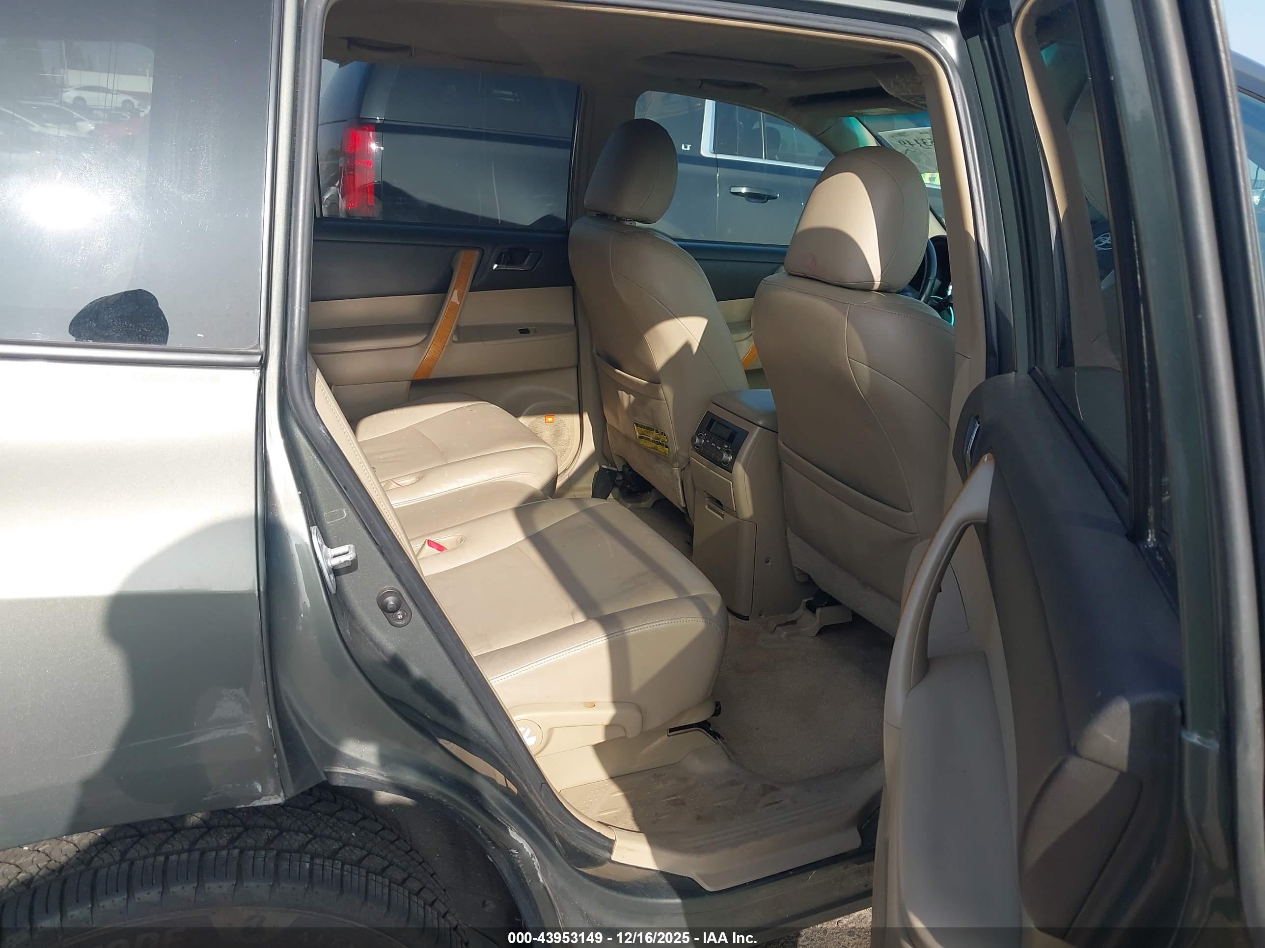 TOYOTA HIGHLANDER image 8