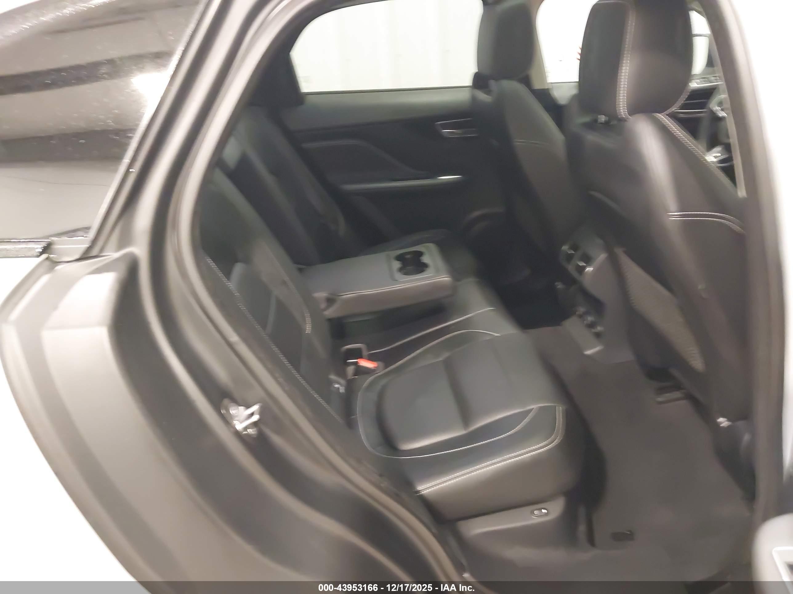 JAGUAR F-PACE image 8