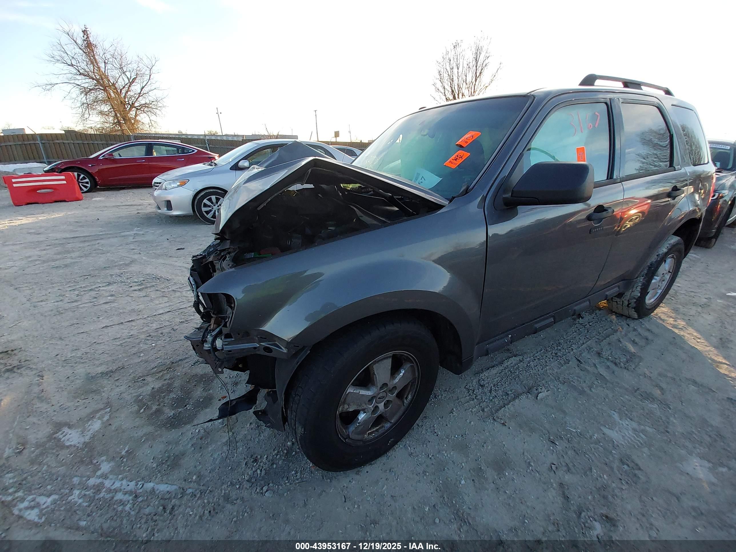 FORD ESCAPE image 2