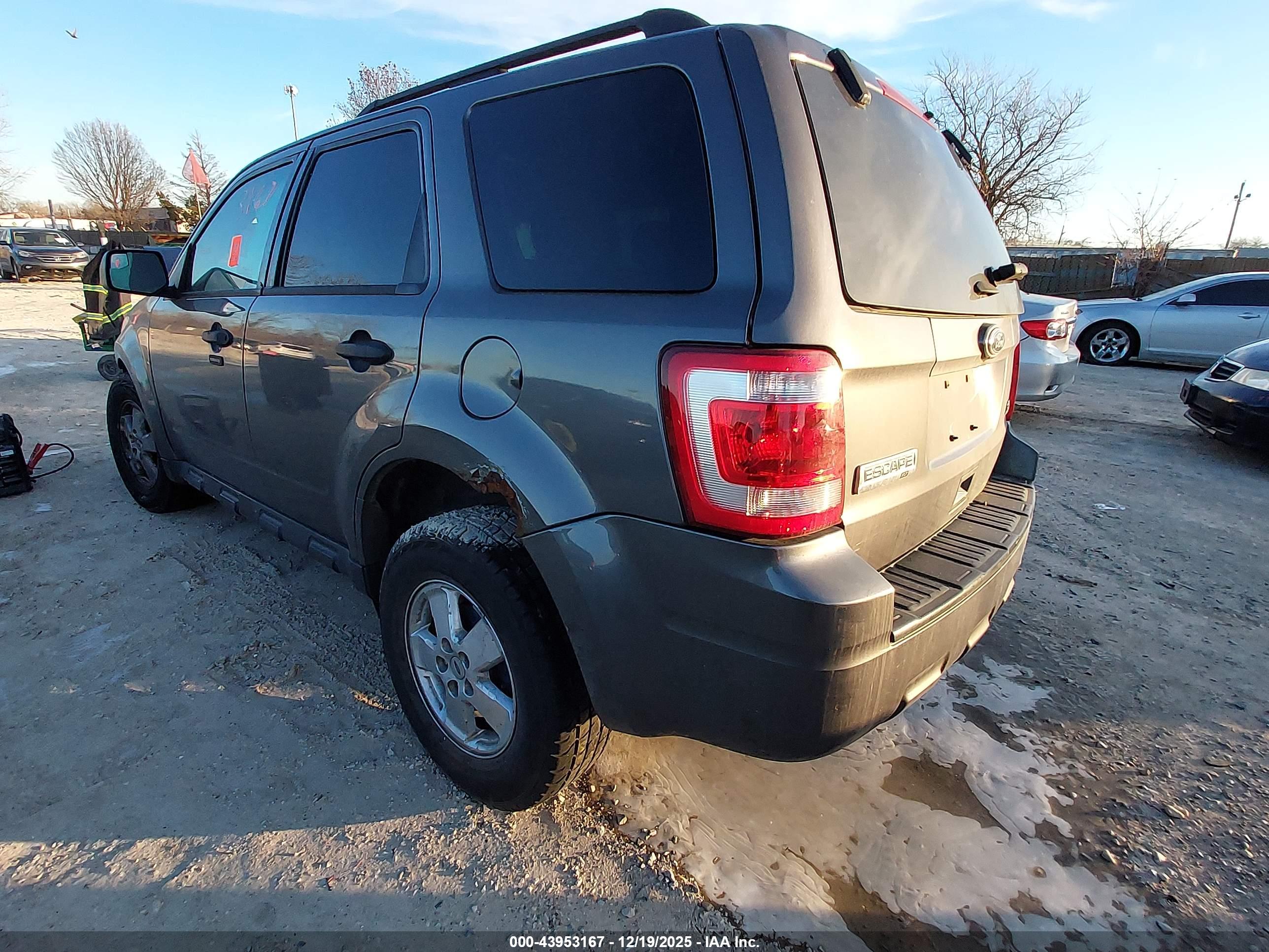 FORD ESCAPE image 3