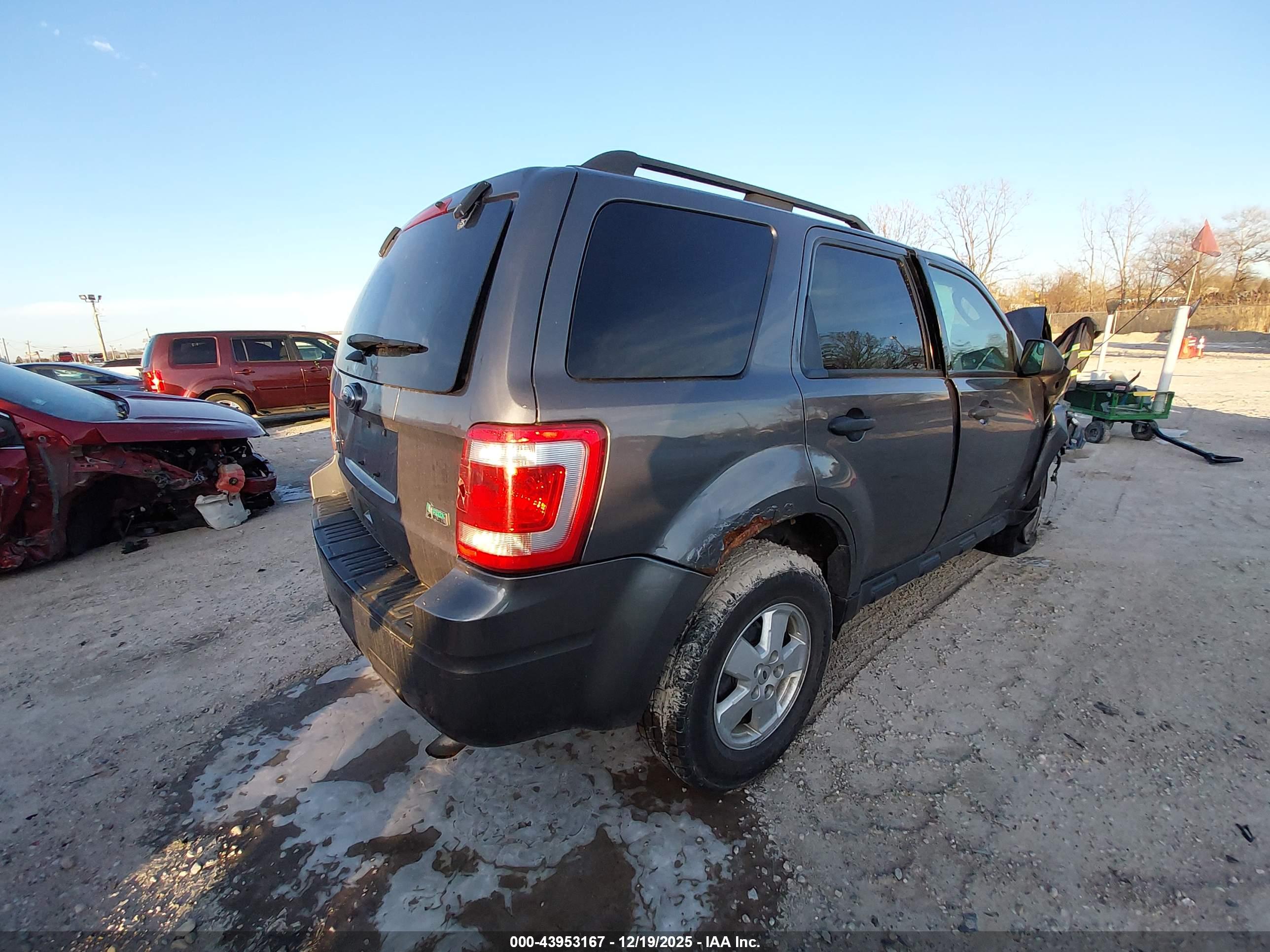 FORD ESCAPE image 4