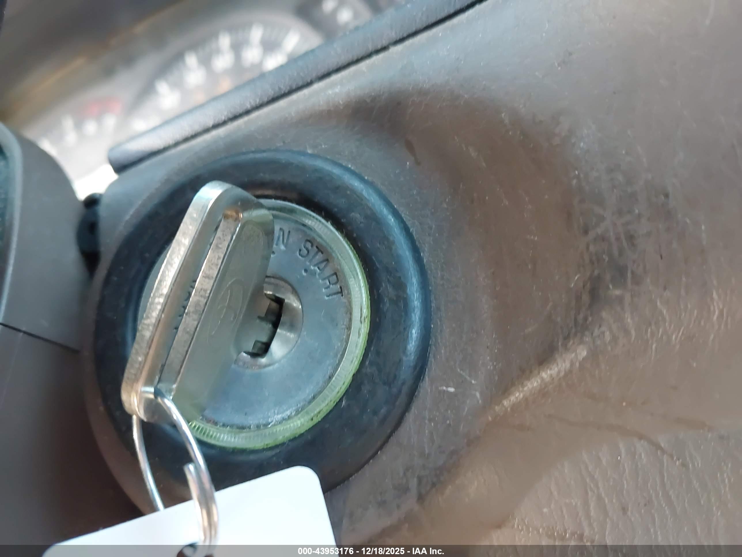 TOYOTA TUNDRA image 11