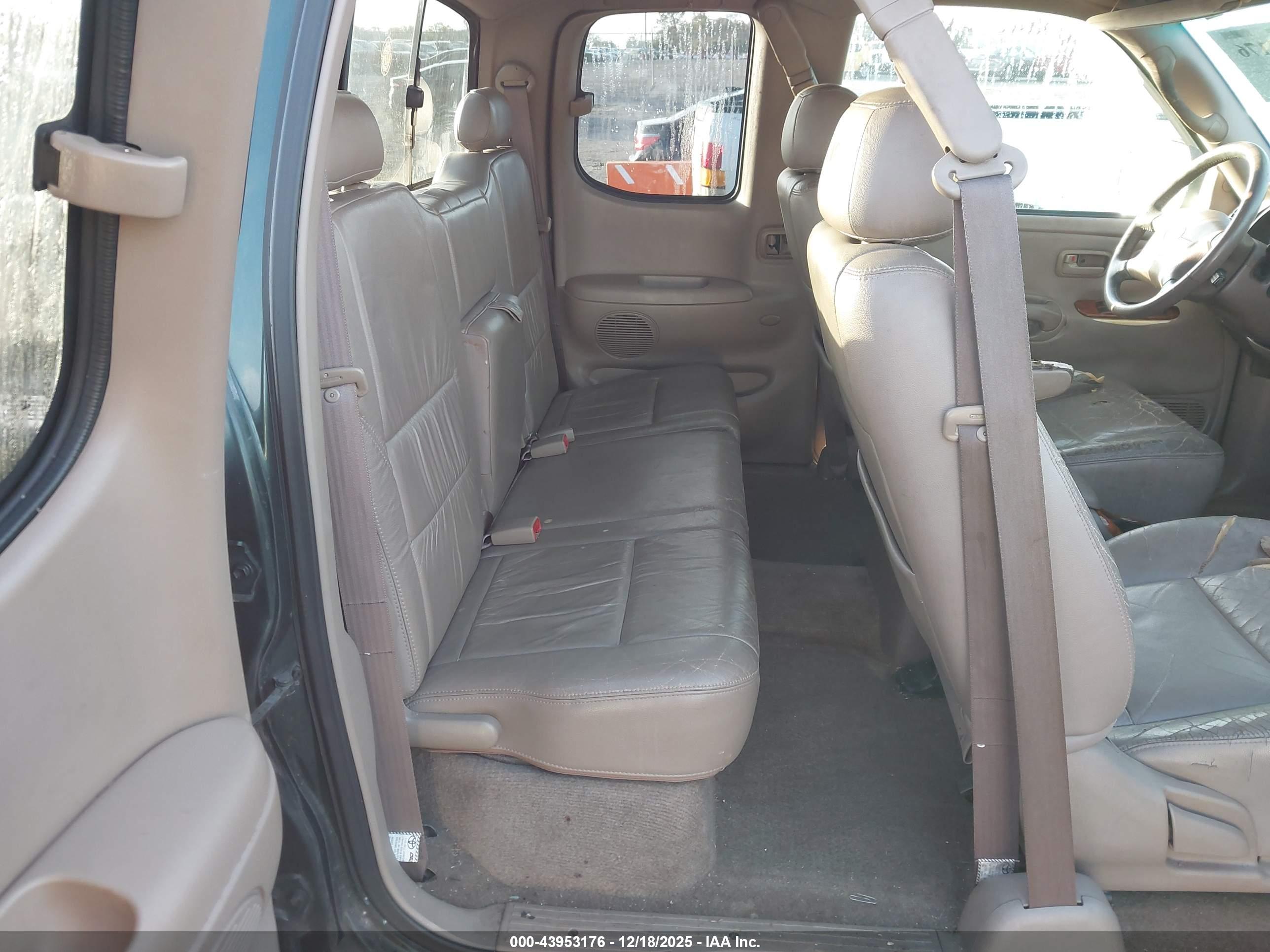 TOYOTA TUNDRA image 8
