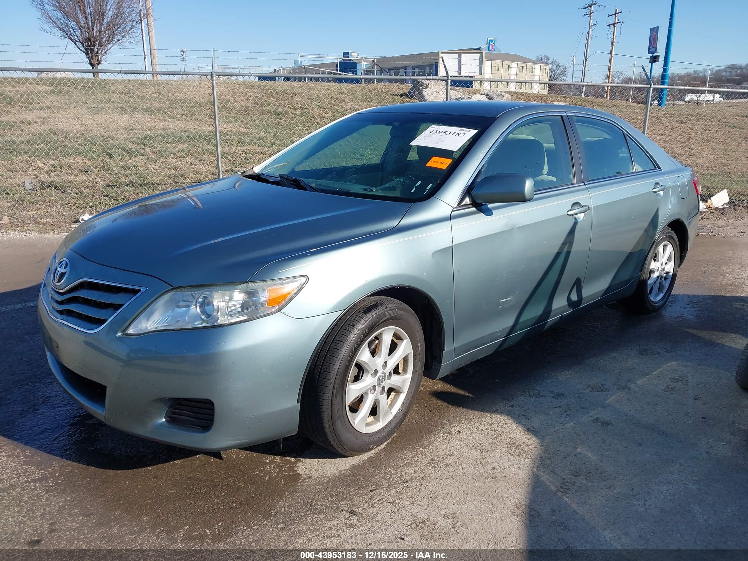 TOYOTA CAMRY image 2