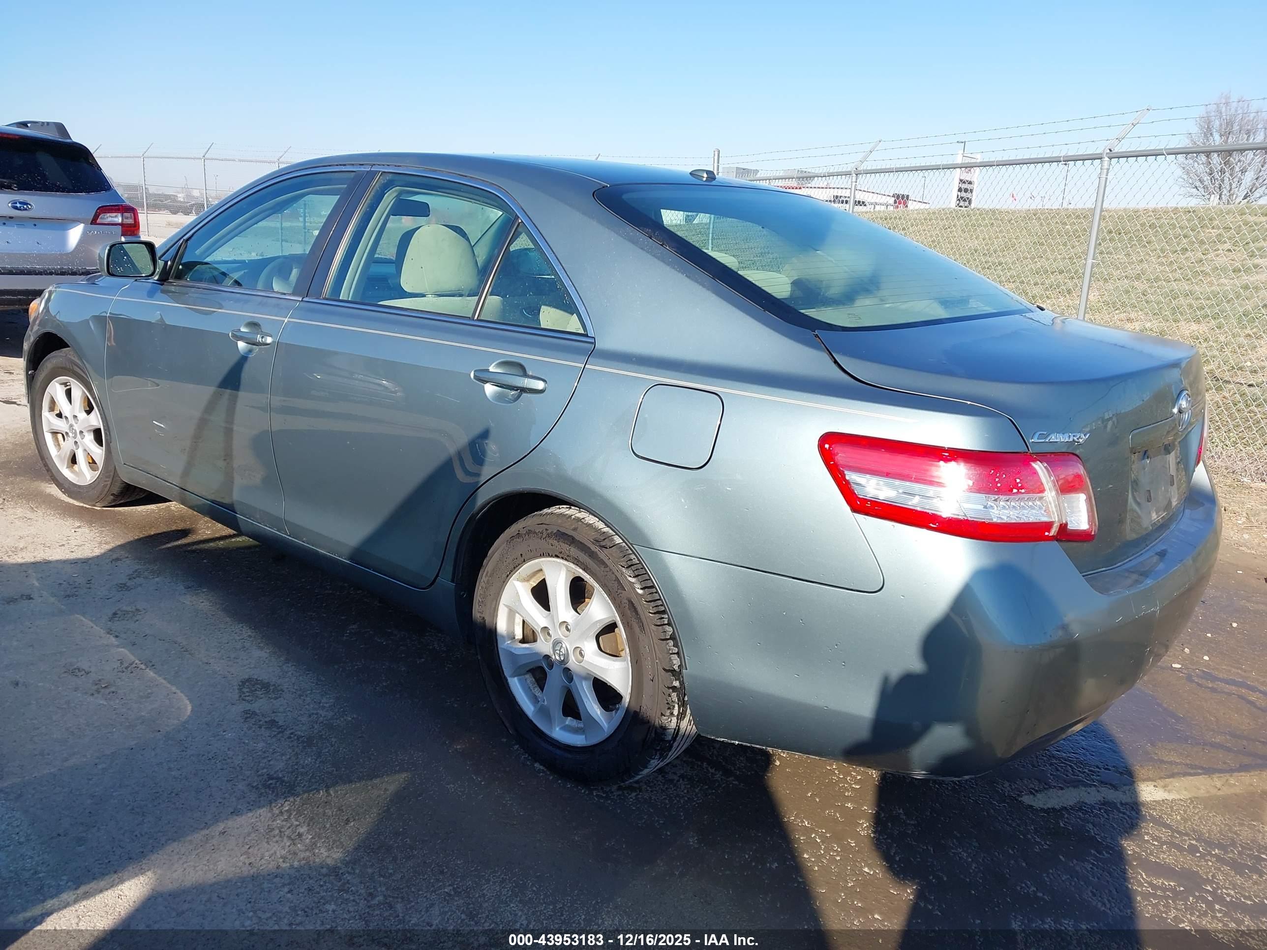 TOYOTA CAMRY image 3
