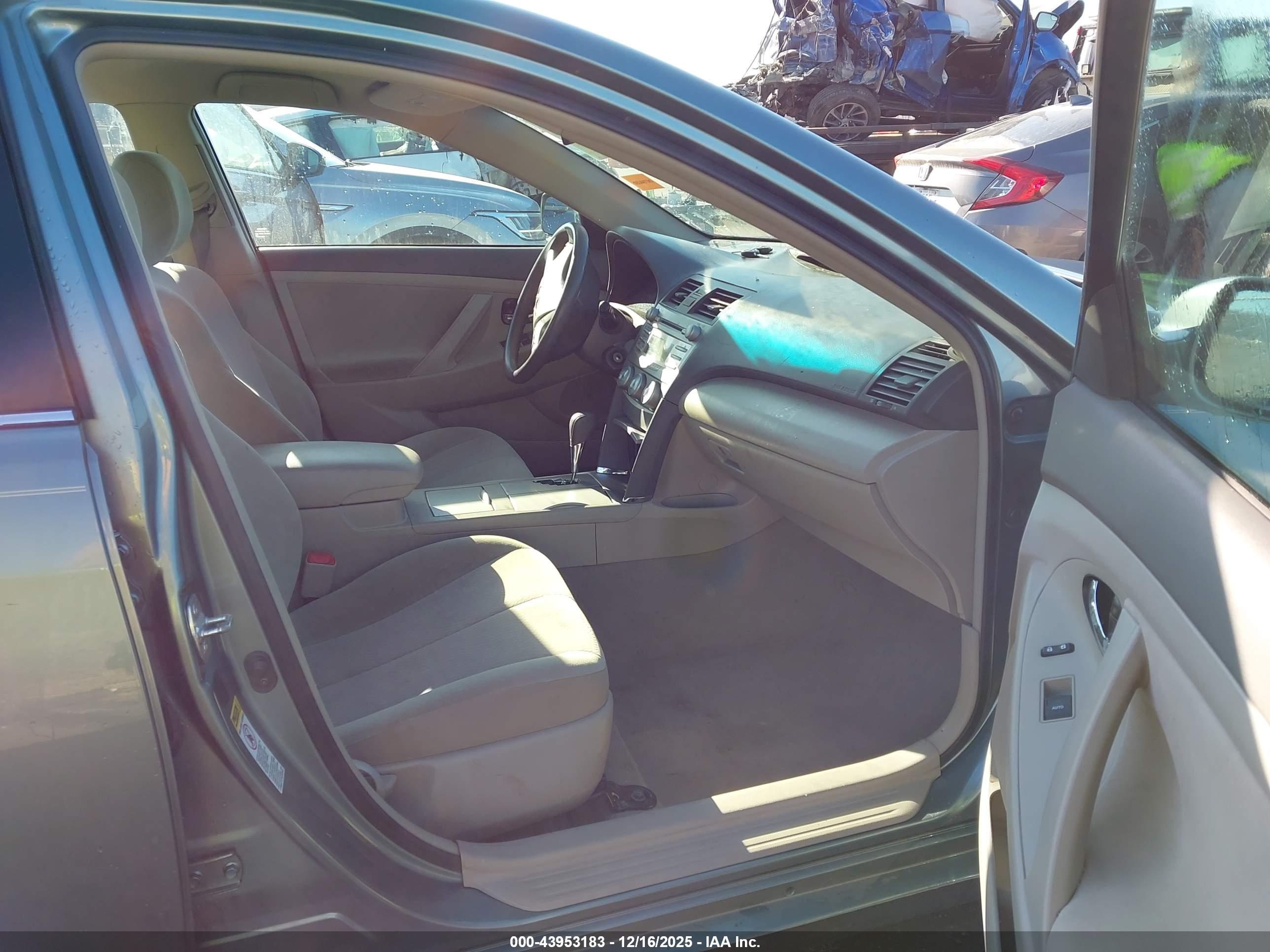 TOYOTA CAMRY image 5