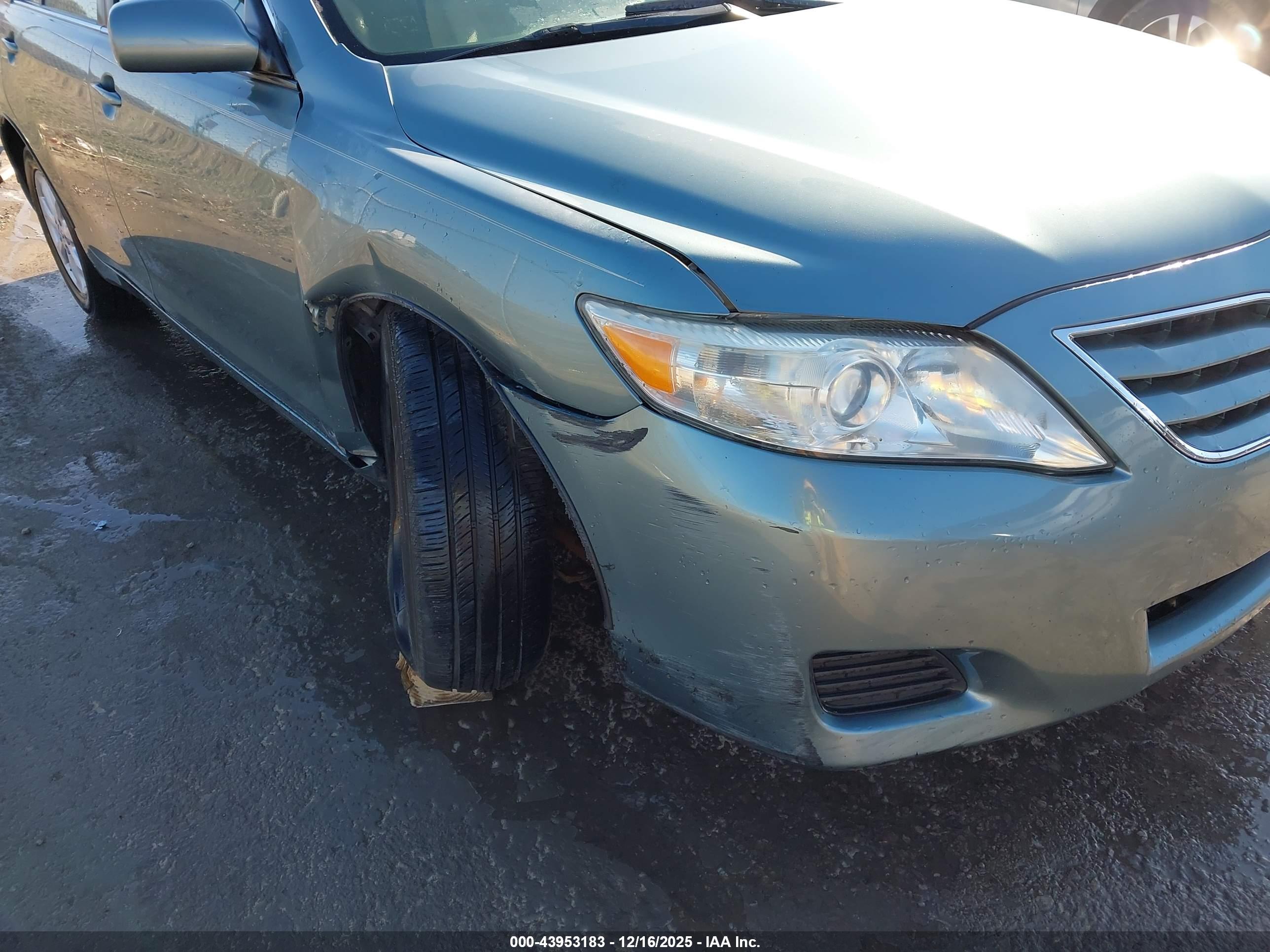 TOYOTA CAMRY image 6