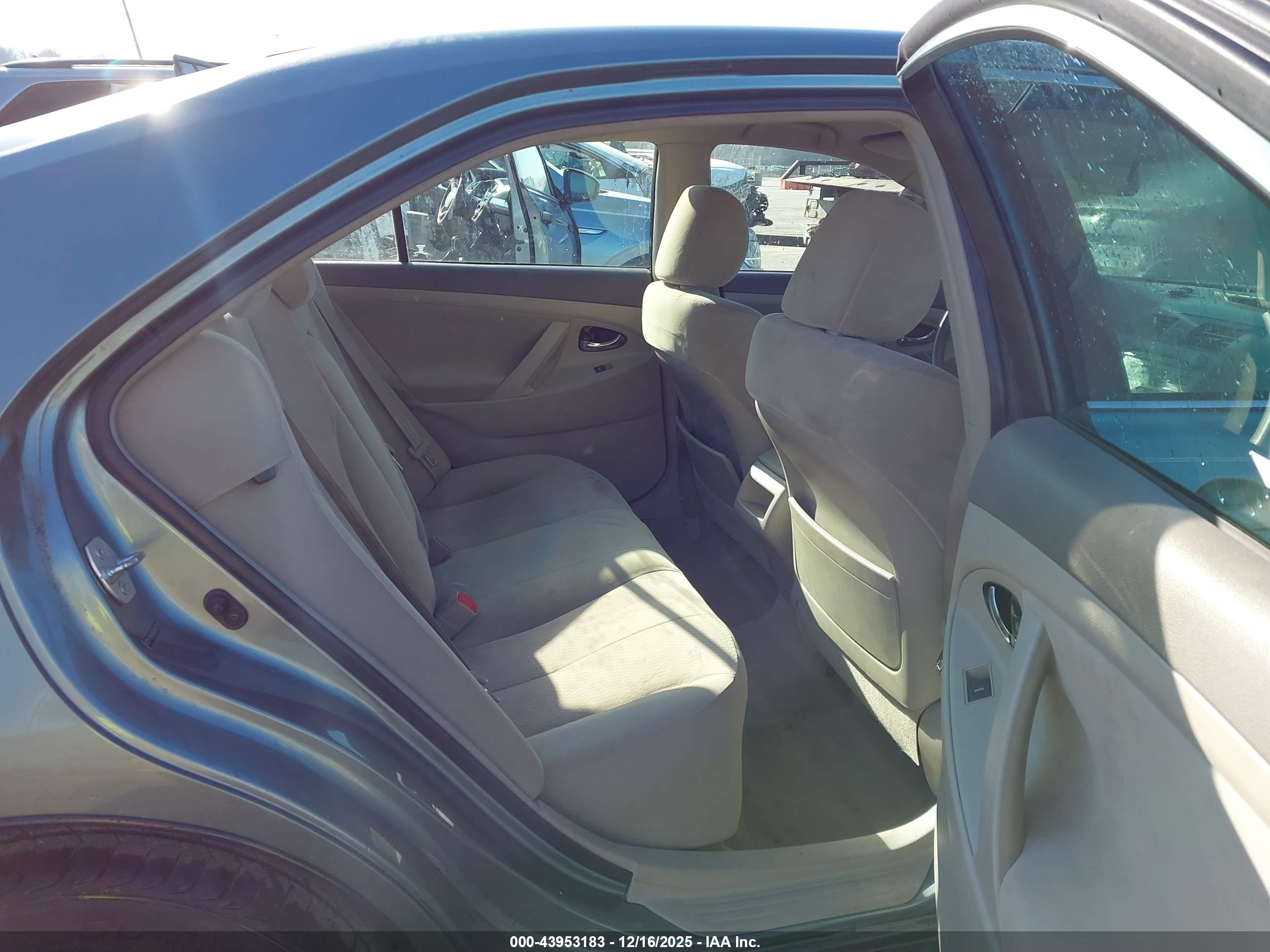 TOYOTA CAMRY image 8